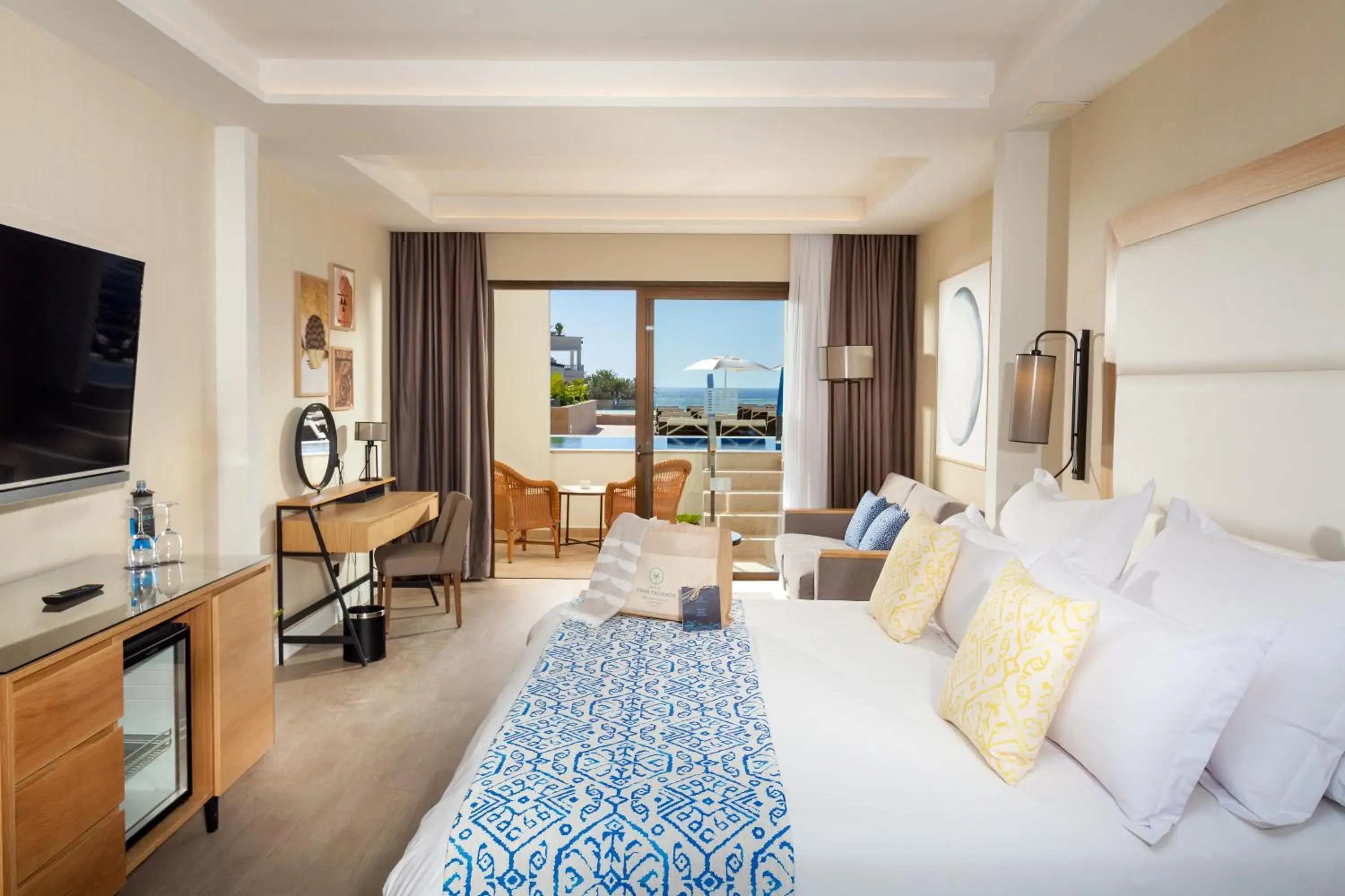 Gold Level Room with Swim Up (2 Adults) in Gran Tacande Wellness & Relax Costa Adeje Gold Level Room with Swim Up (2 Adults) in Gran Tacande Wellness & Relax Costa Adeje