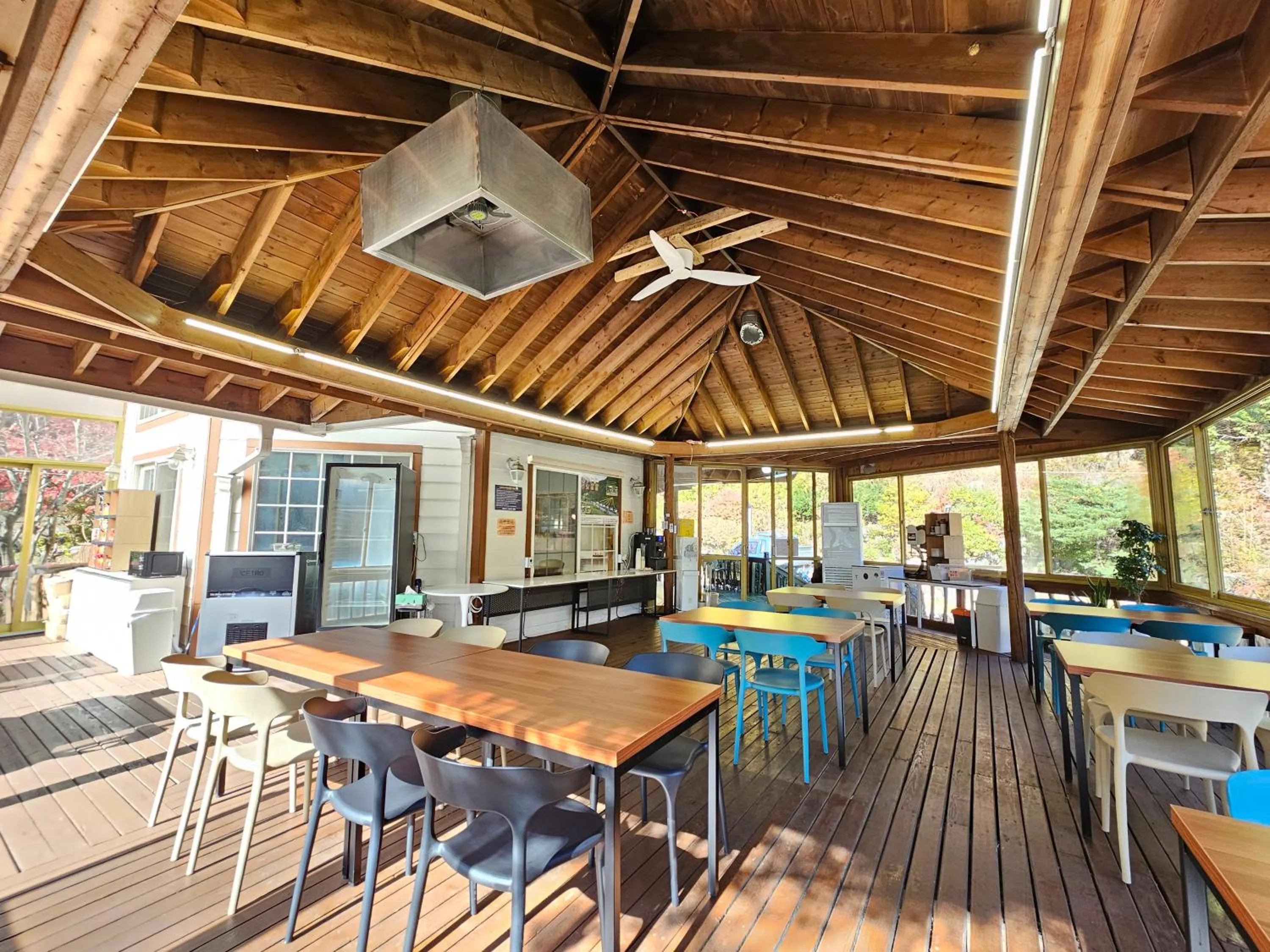 Restaurant/places to eat in Galaxy X Hotel Type Caravan Glamping & Pension