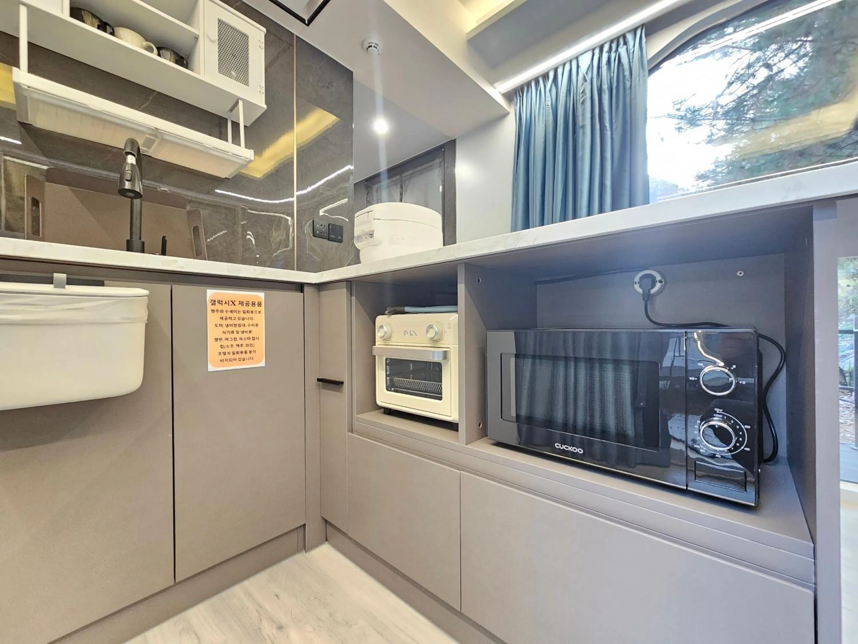 Kitchen or kitchenette in Galaxy X Hotel Type Caravan Glamping & Pension