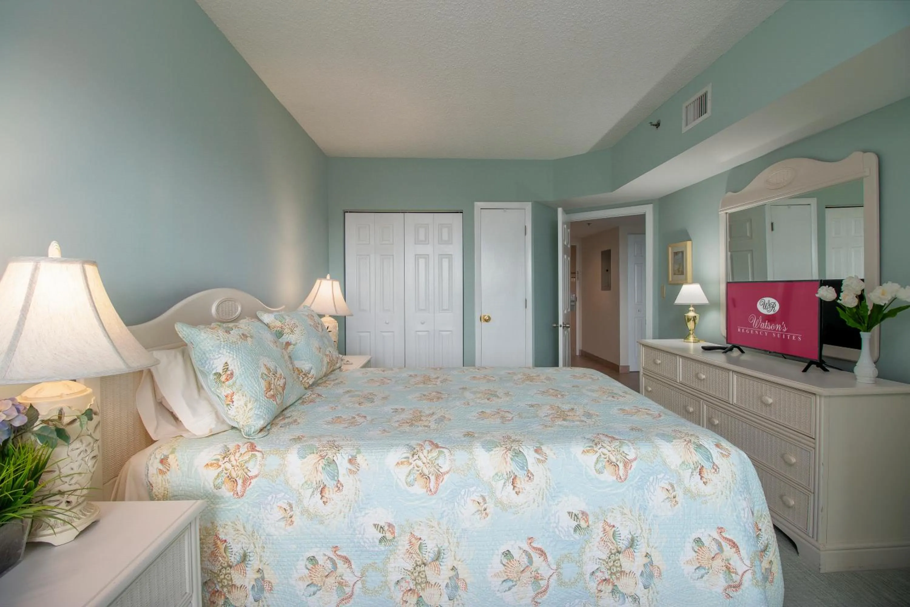 Bedroom, Bed in Watson's Regency Suites