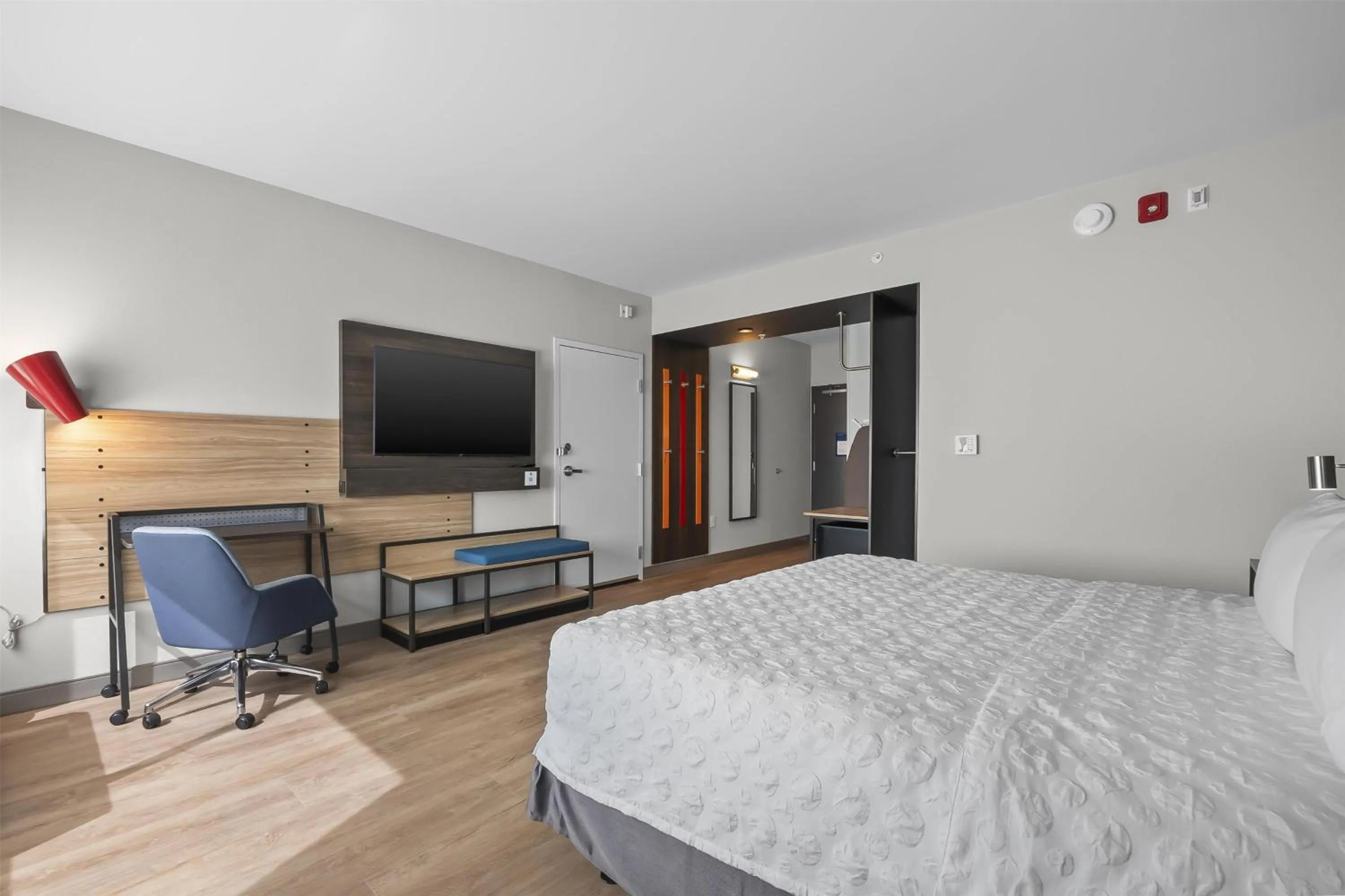 Bedroom, Bed in Tru By Hilton Cape Girardeau