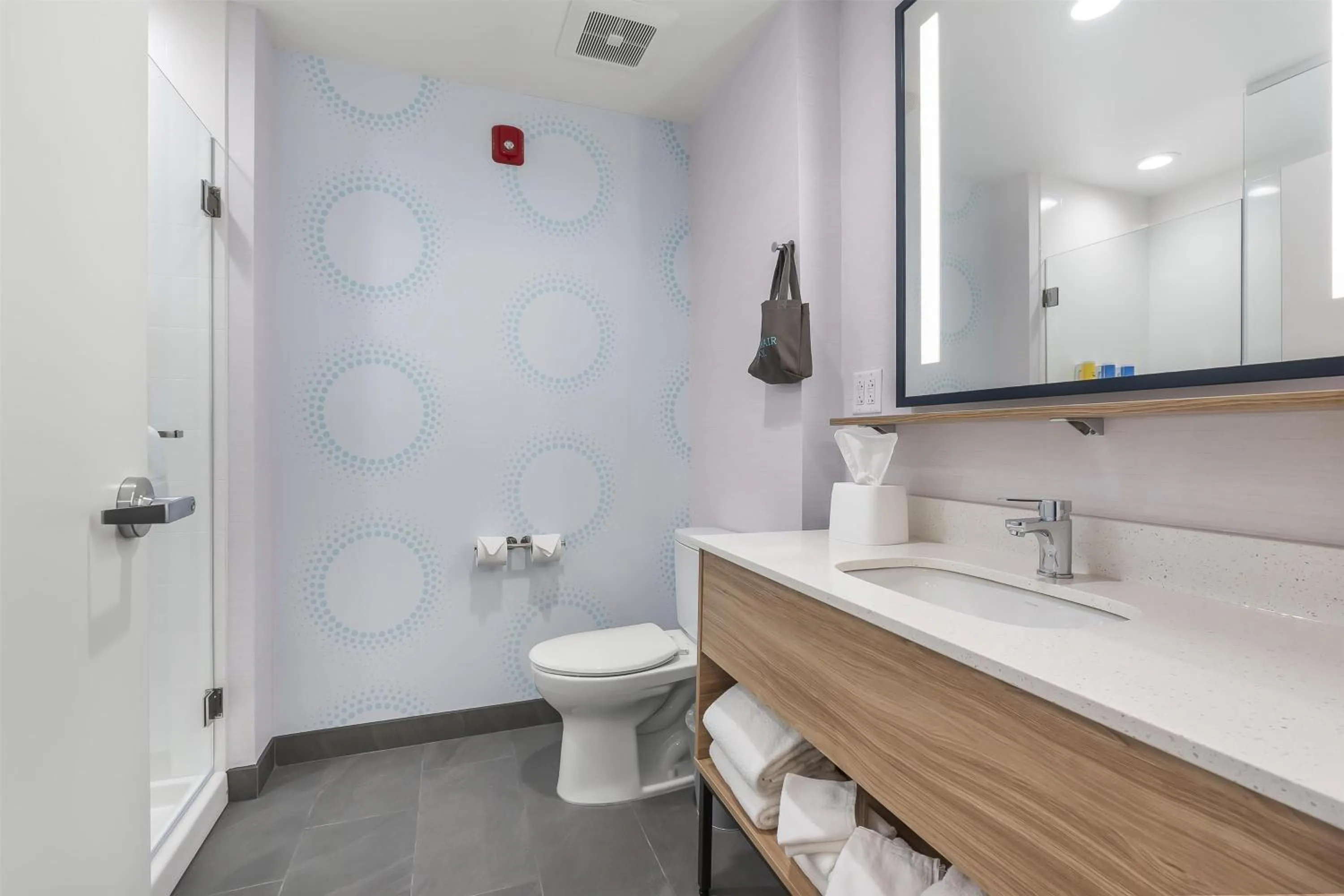 Bathroom in Tru By Hilton Cape Girardeau