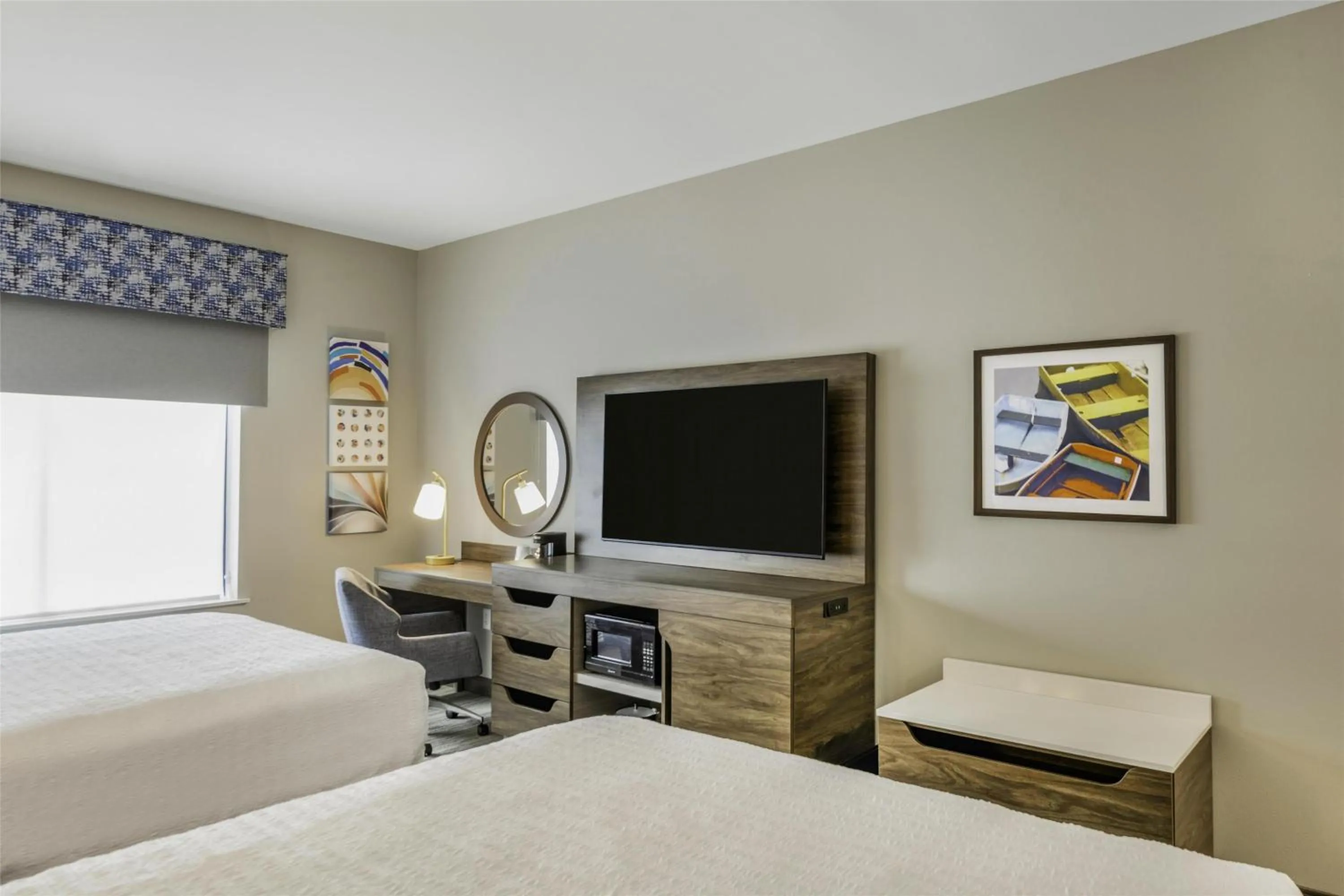 Bed in Hampton Inn & Suites By Hilton Decatur