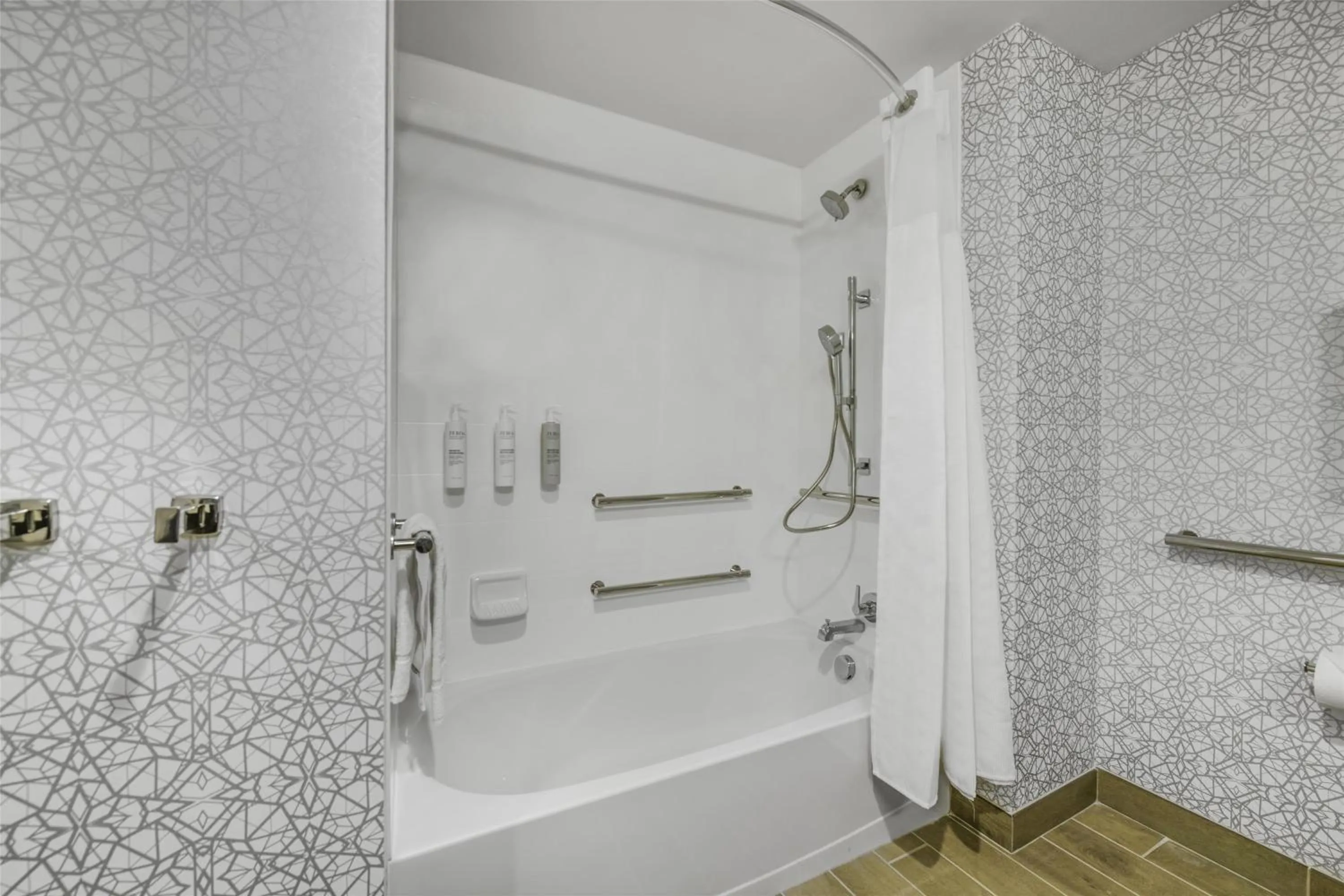 Bathroom in Hampton Inn & Suites By Hilton Decatur