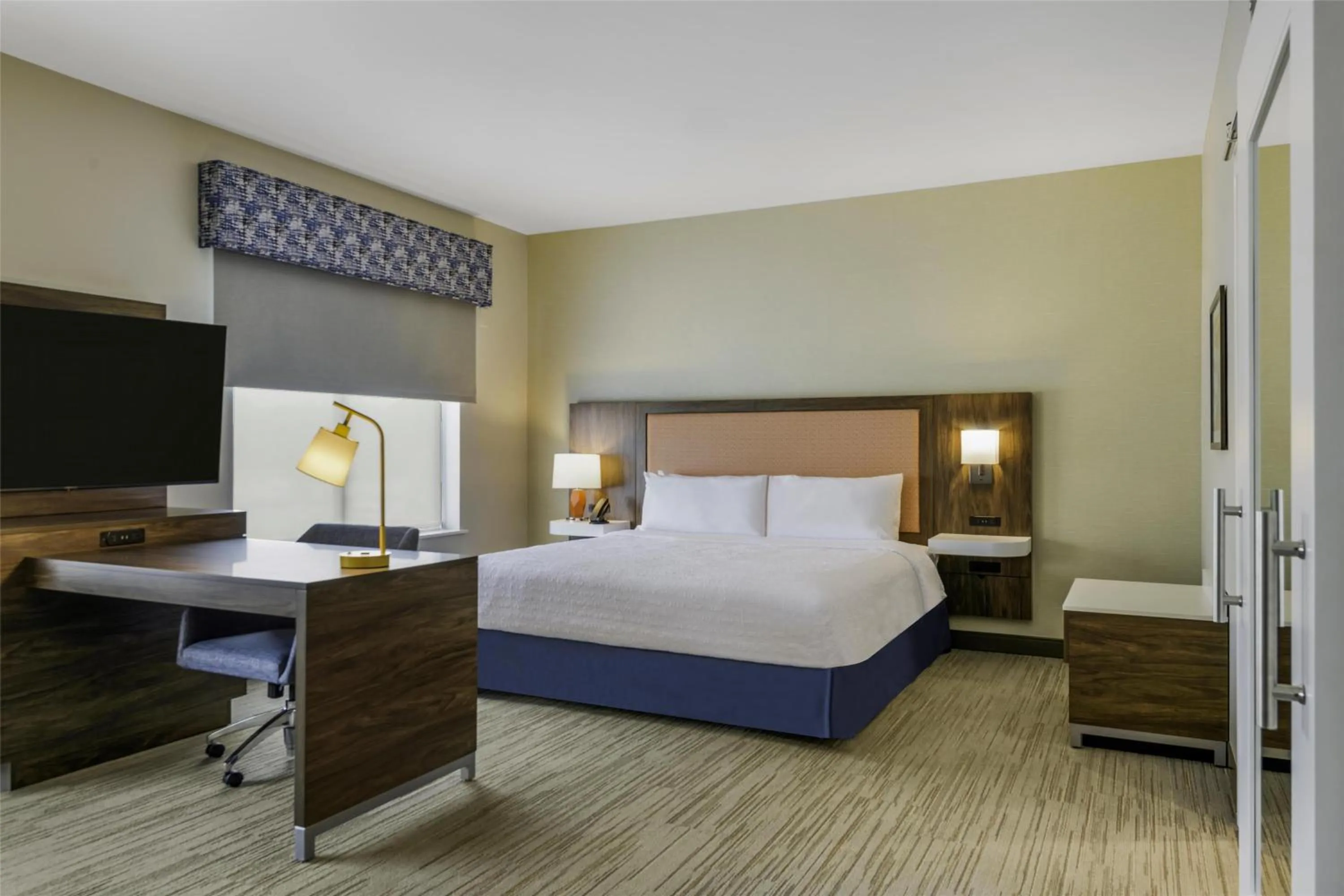 Bedroom, Bed in Hampton Inn & Suites By Hilton Decatur