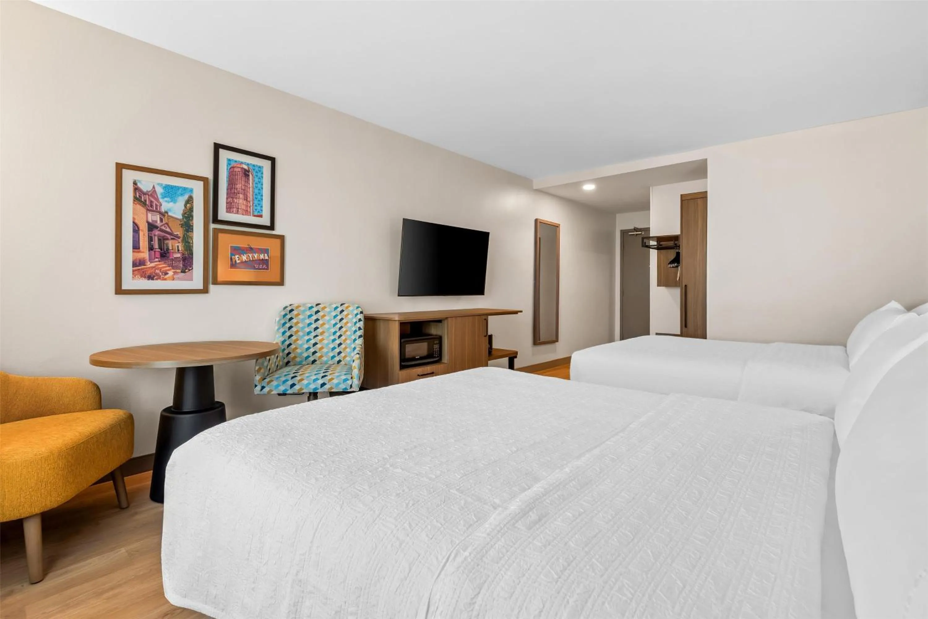 Bed in Hampton Inn & Suites Intercourse, Pa