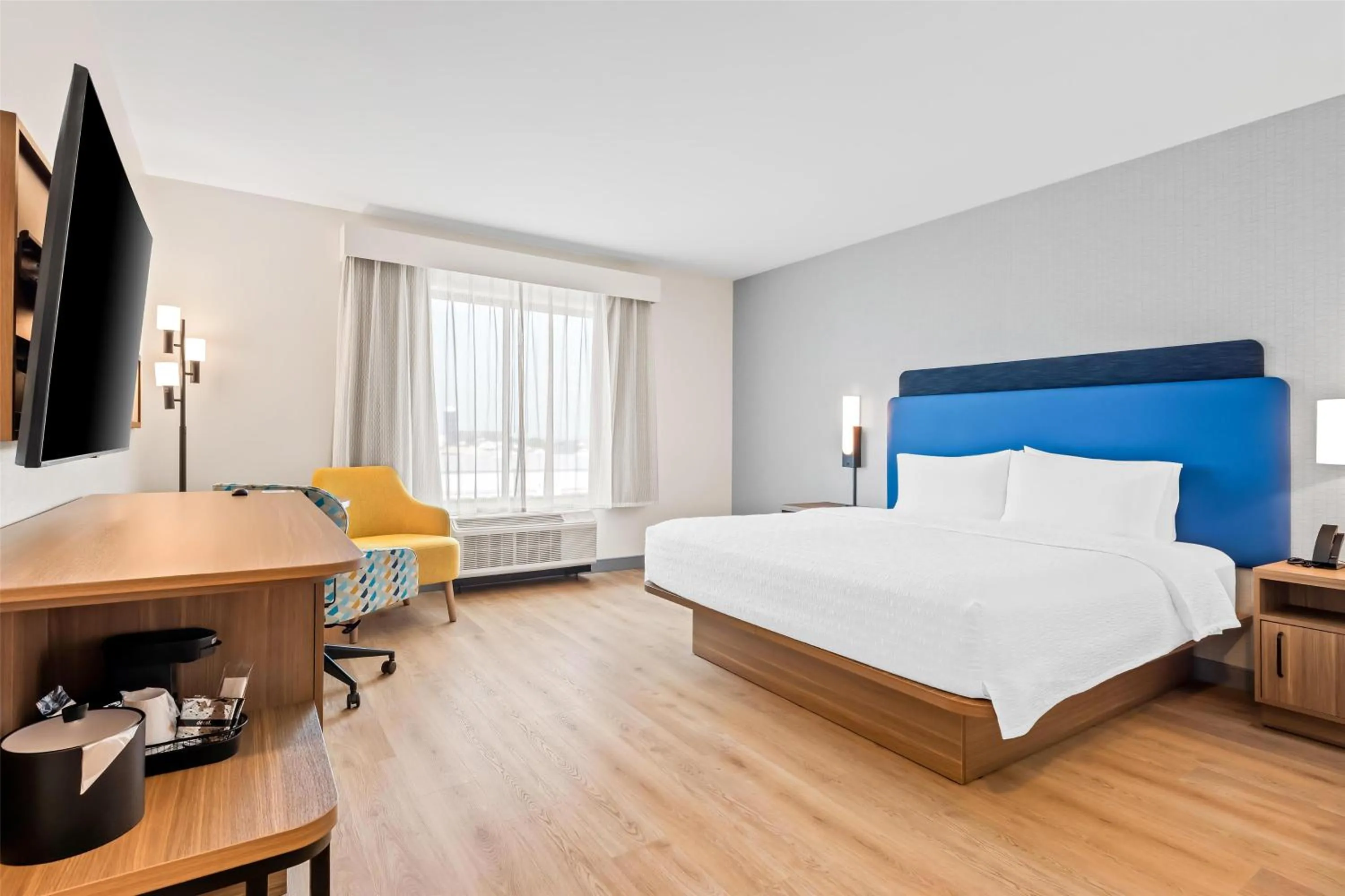 Bed in Hampton Inn & Suites Intercourse, Pa