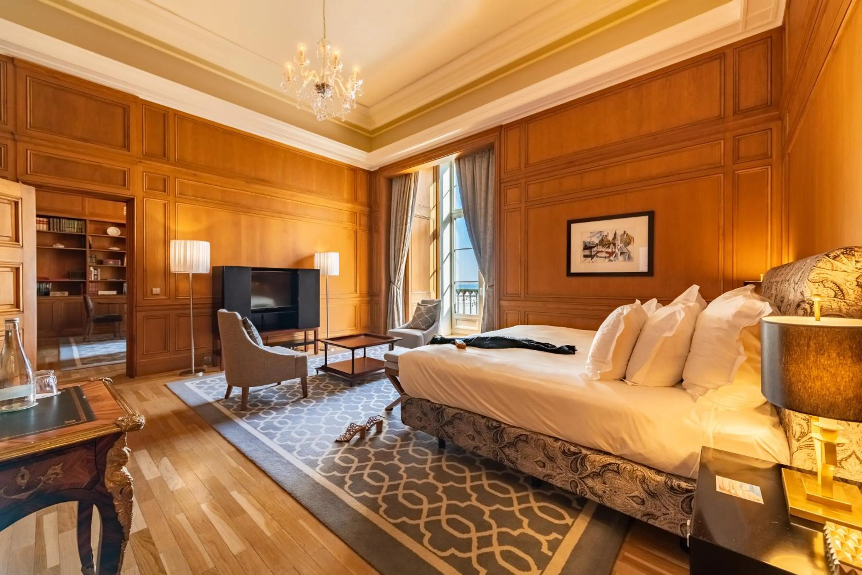 Bed in Pousada de Lisboa - Small Luxury Hotels Of The World