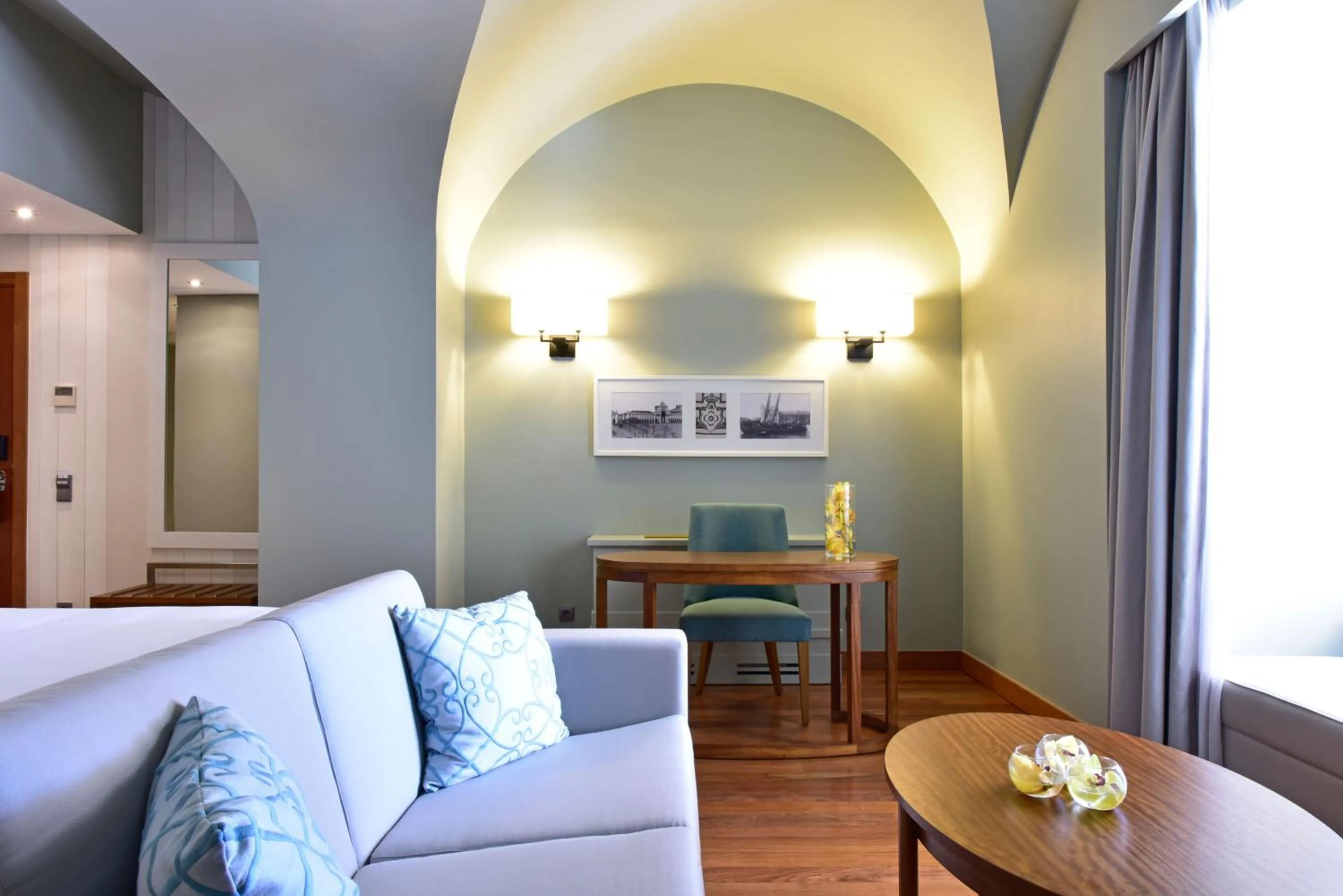 Photo of the whole room in Pousada de Lisboa - Small Luxury Hotels Of The World