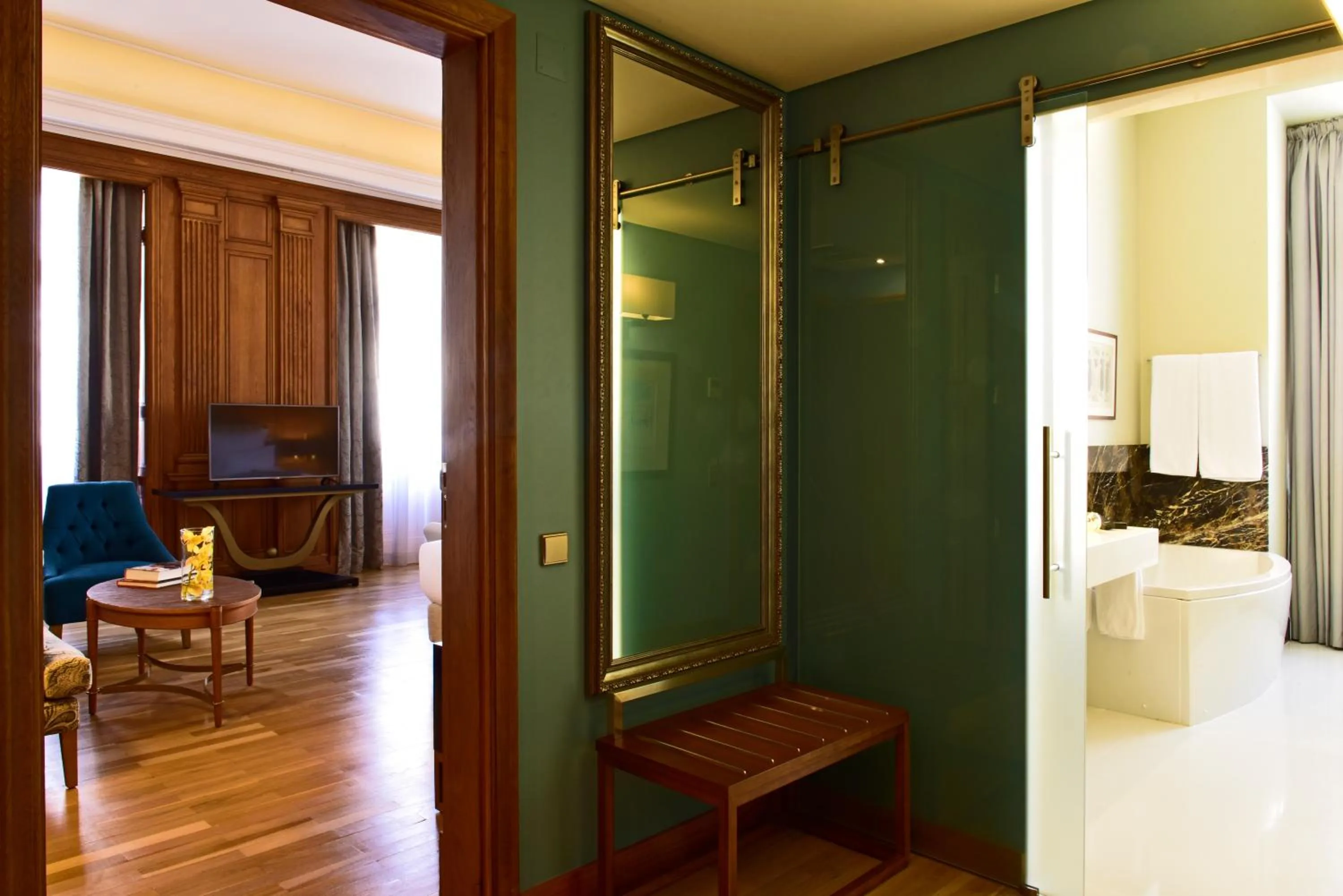 Photo of the whole room, Bed in Pousada de Lisboa - Small Luxury Hotels Of The World