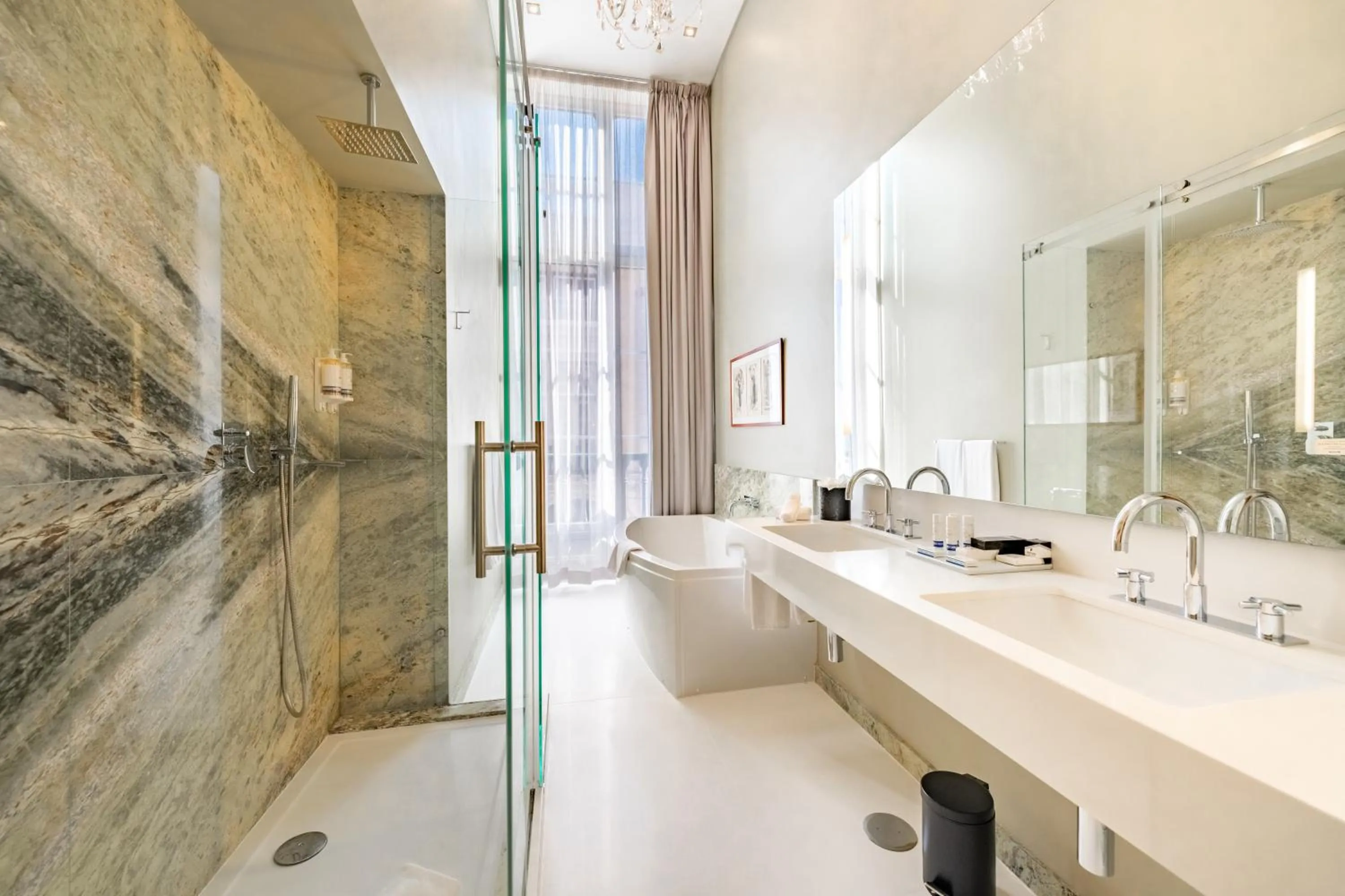 Bathroom in Pousada de Lisboa - Small Luxury Hotels Of The World