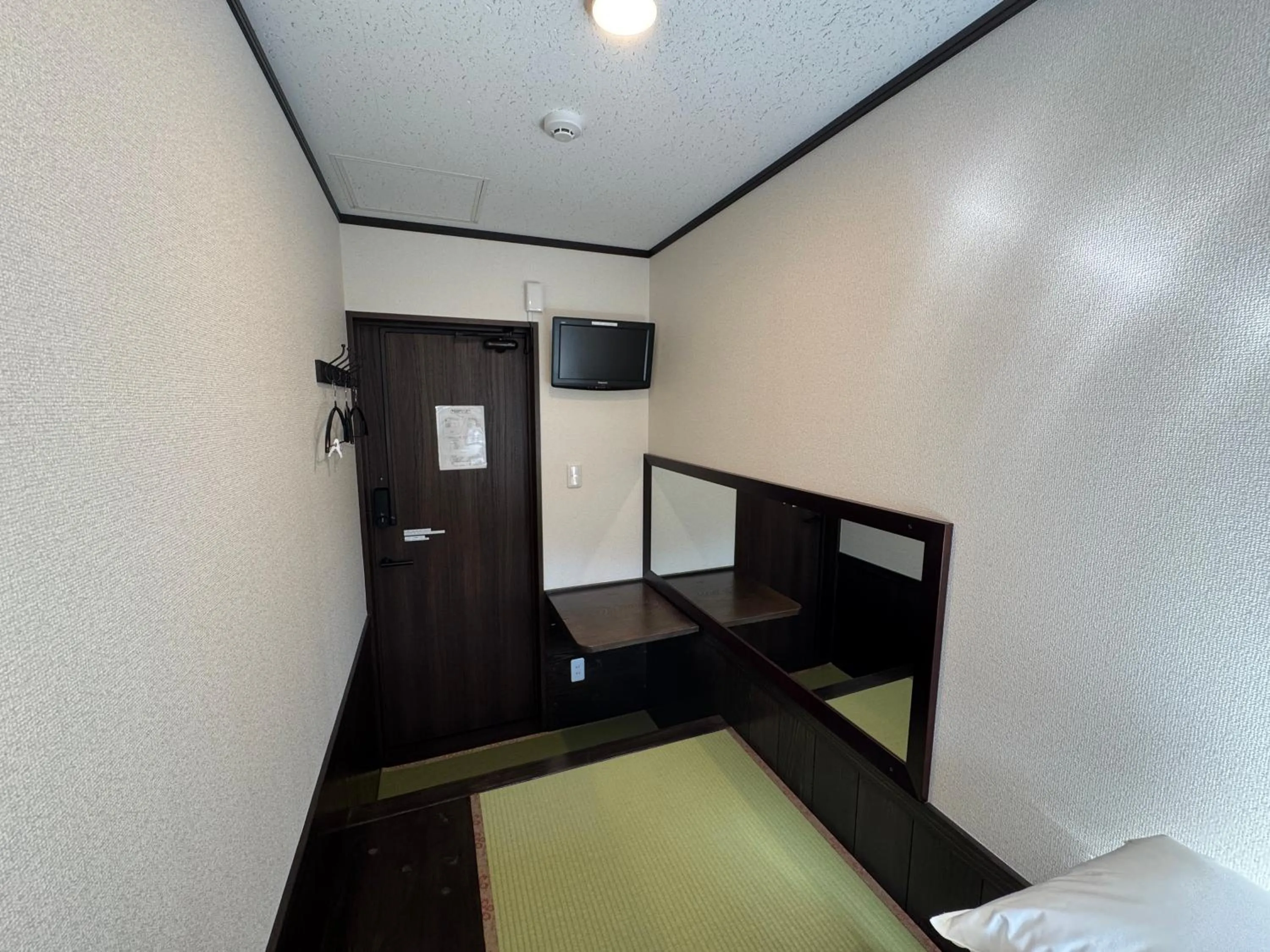 Bed in Tsuyukusa