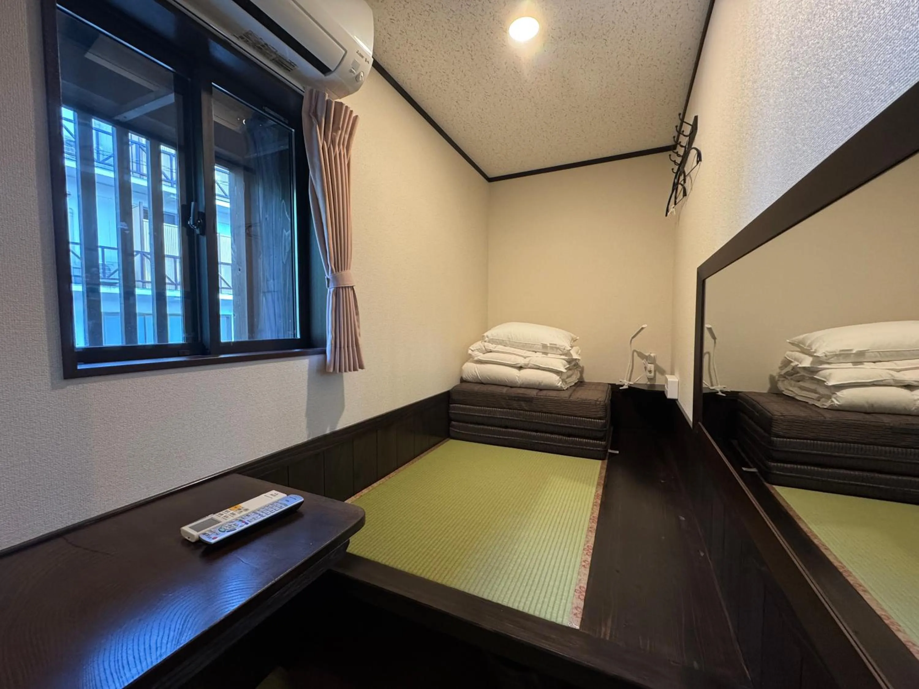 Bed in Tsuyukusa