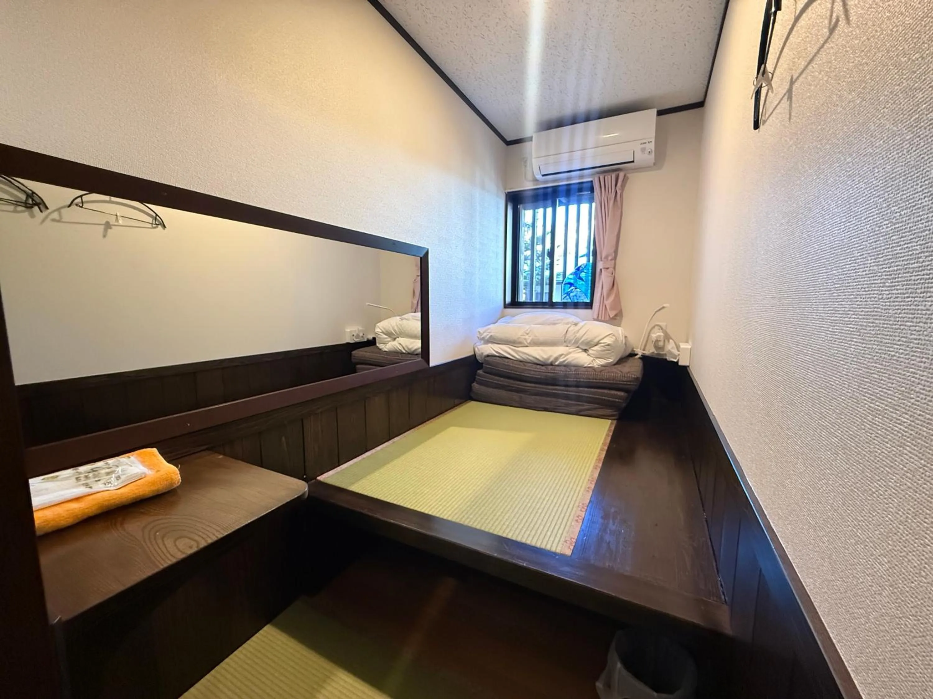Bed in Tsuyukusa