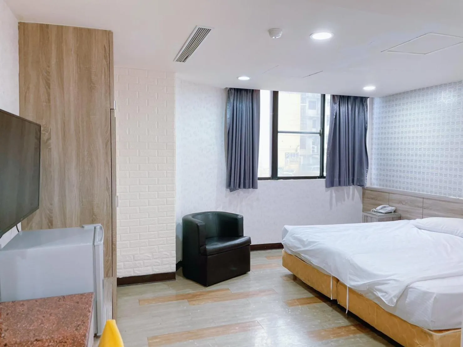 Photo of the whole room, Bed in A22 Wei Lu Hotel