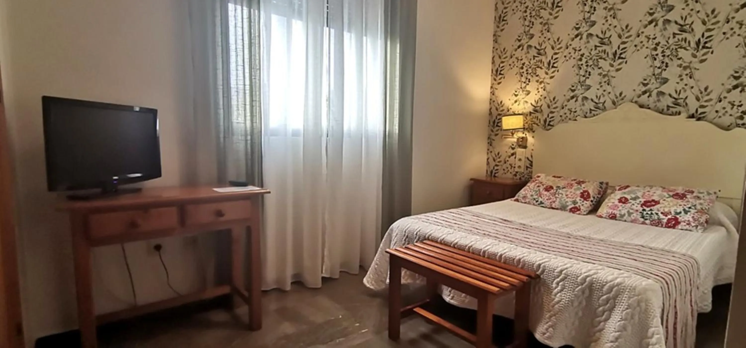 Photo of the whole room, Bed in Hotel Corona de Atarfe