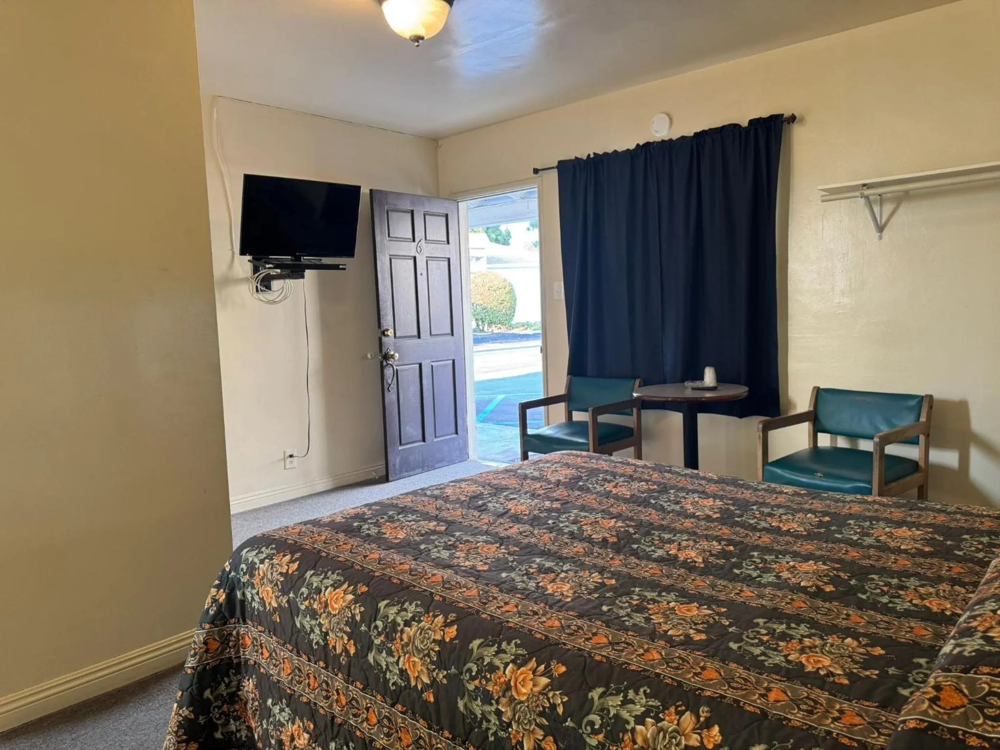 Bed in El Rancho Motel, Pasadena