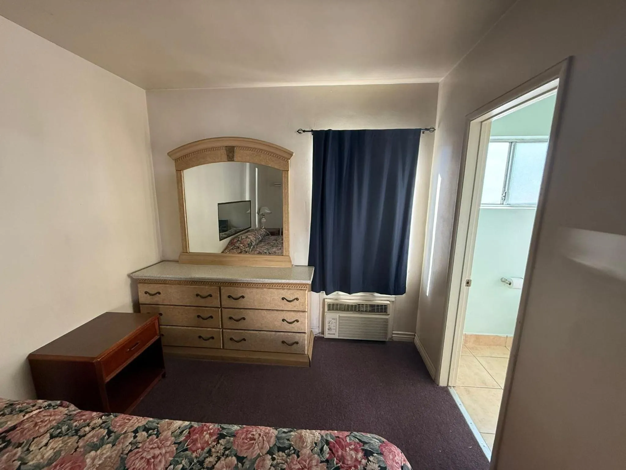 Bed in El Rancho Motel, Pasadena