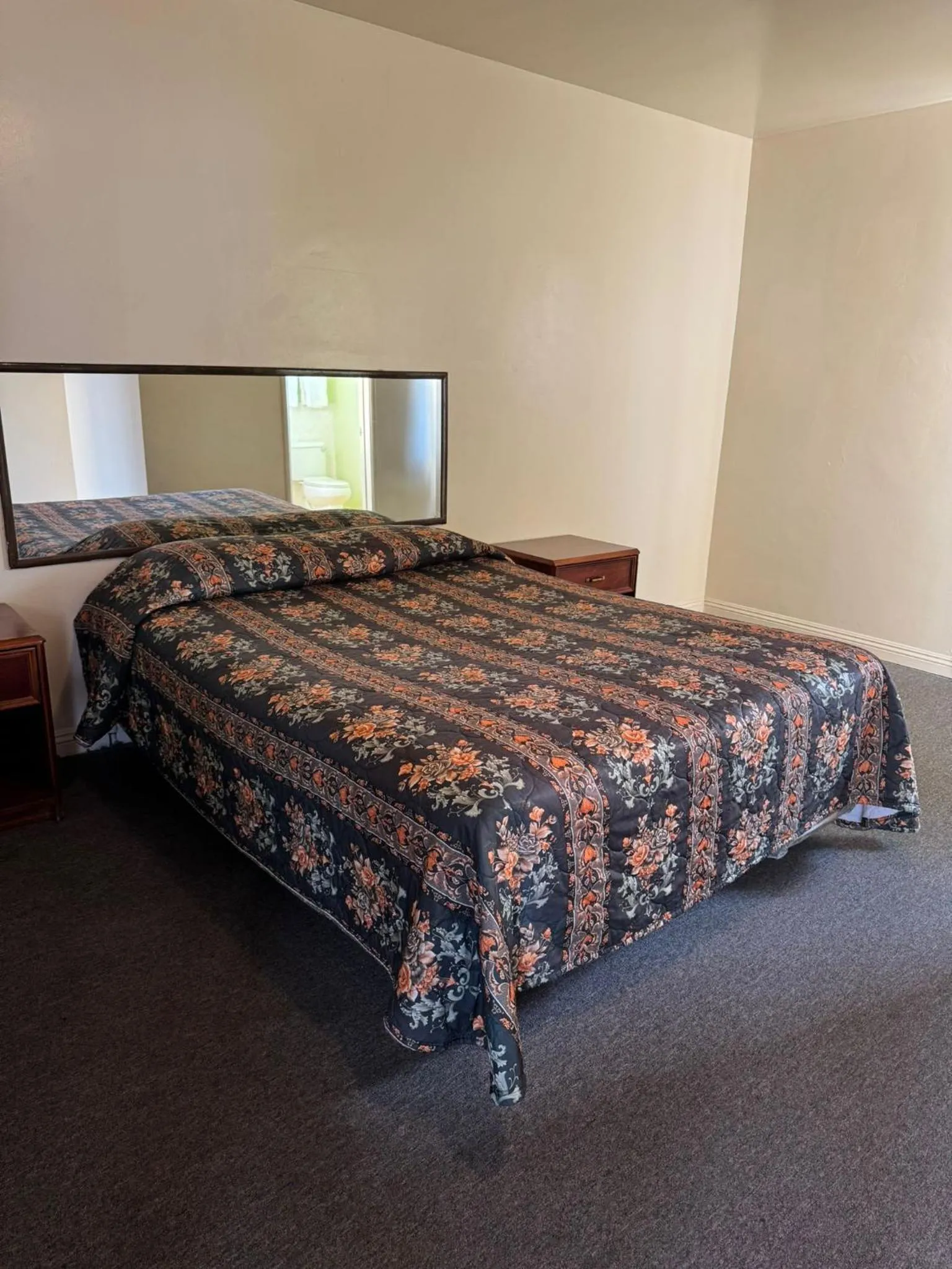 Bed in El Rancho Motel, Pasadena