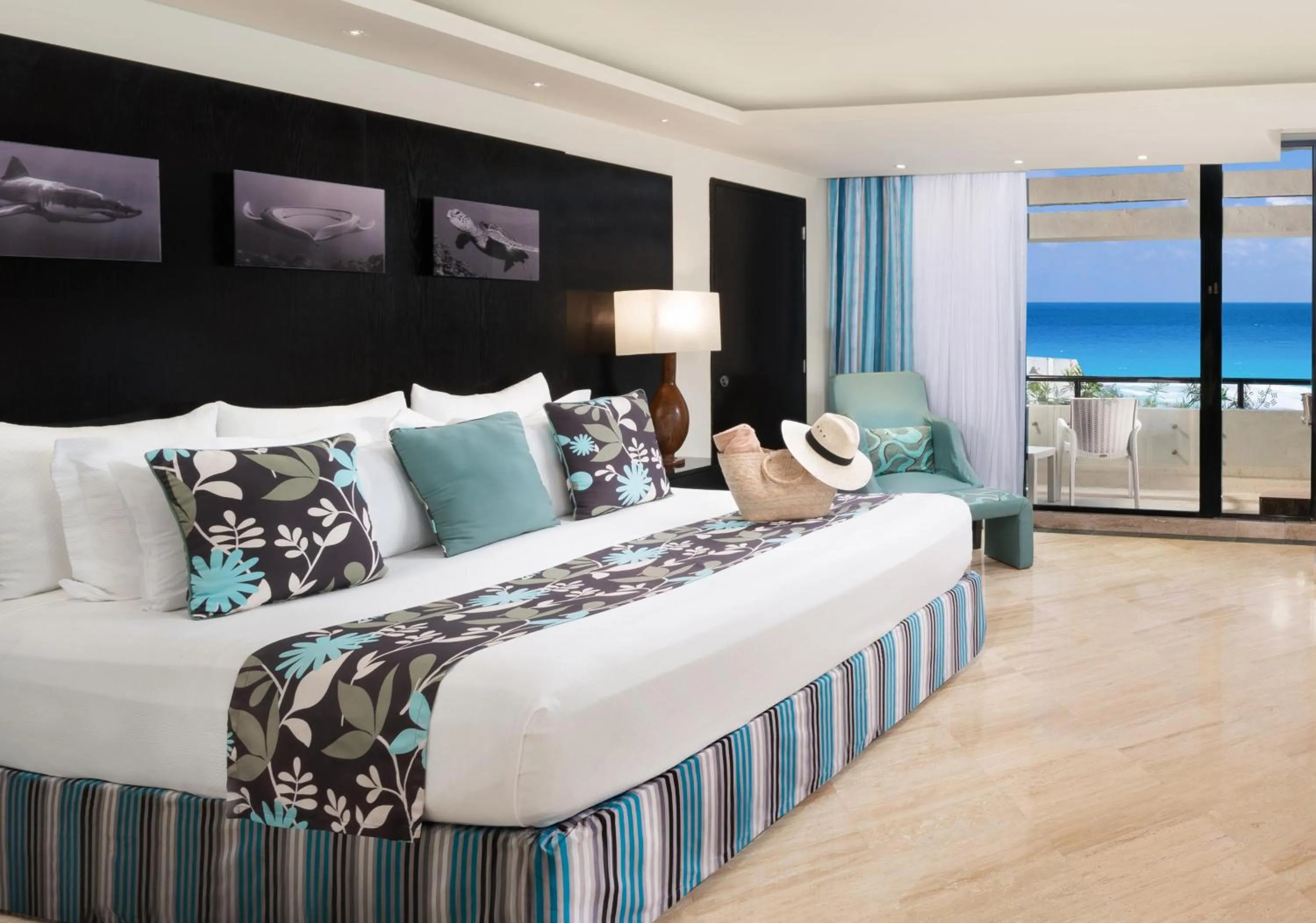 Photo of the whole room, Bed in The Pyramid Cancun by Oasis - All Inclusive