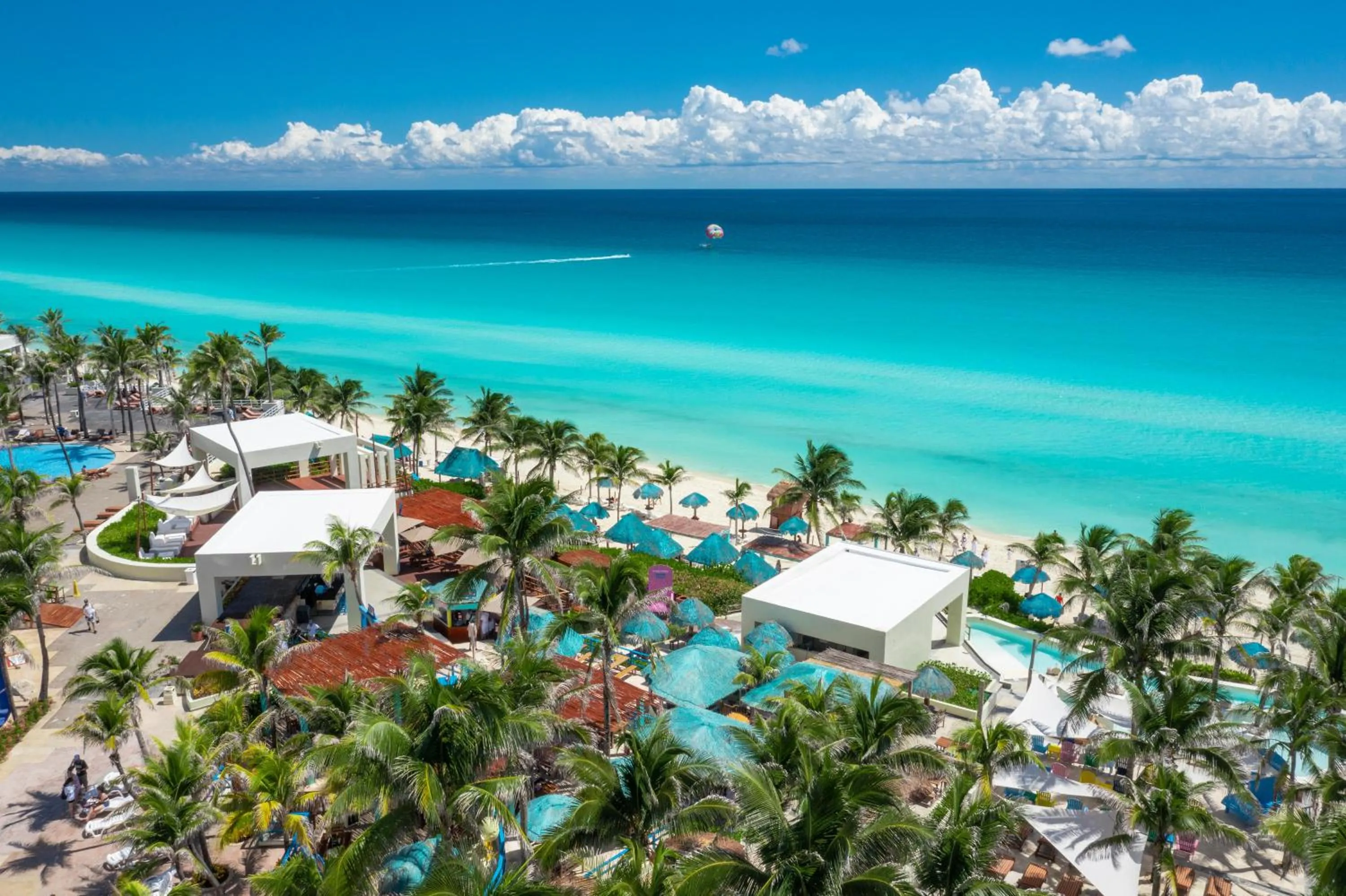 Property building in The Pyramid Cancun by Oasis - All Inclusive