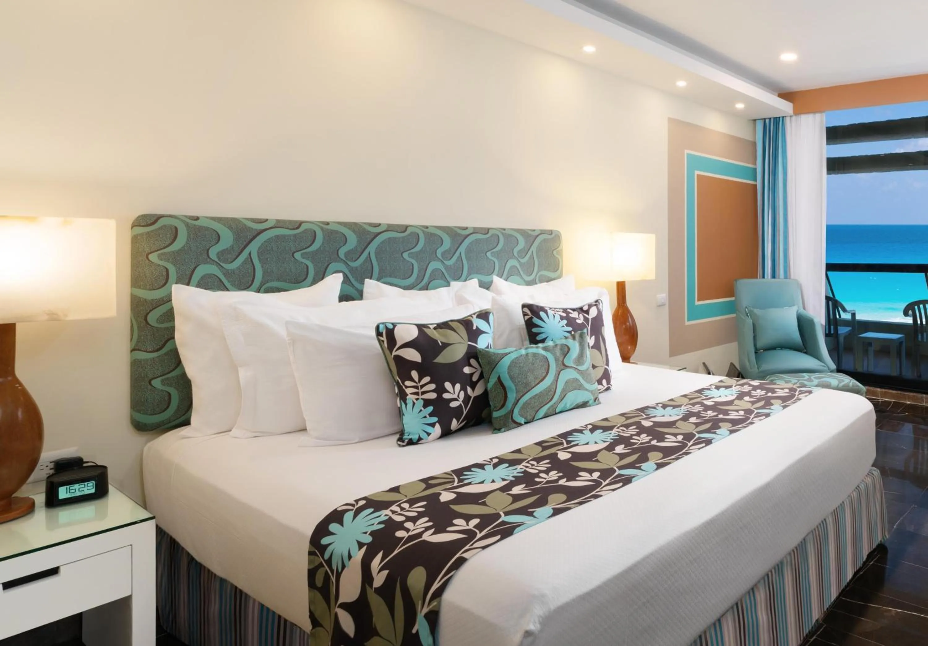 Photo of the whole room, Bed in The Pyramid Cancun by Oasis - All Inclusive