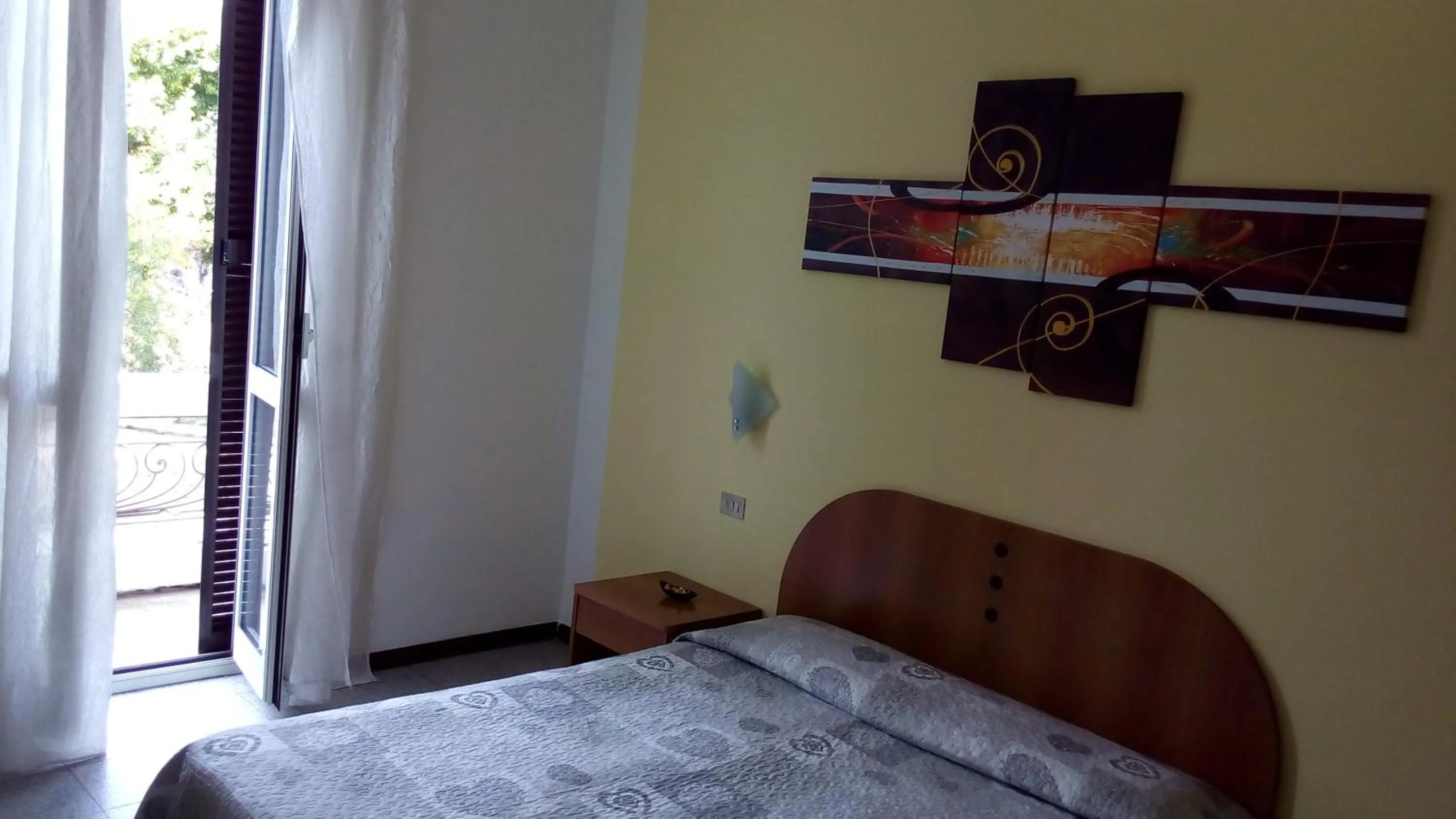 Balcony/Terrace, Bed in Hotel Tirreno