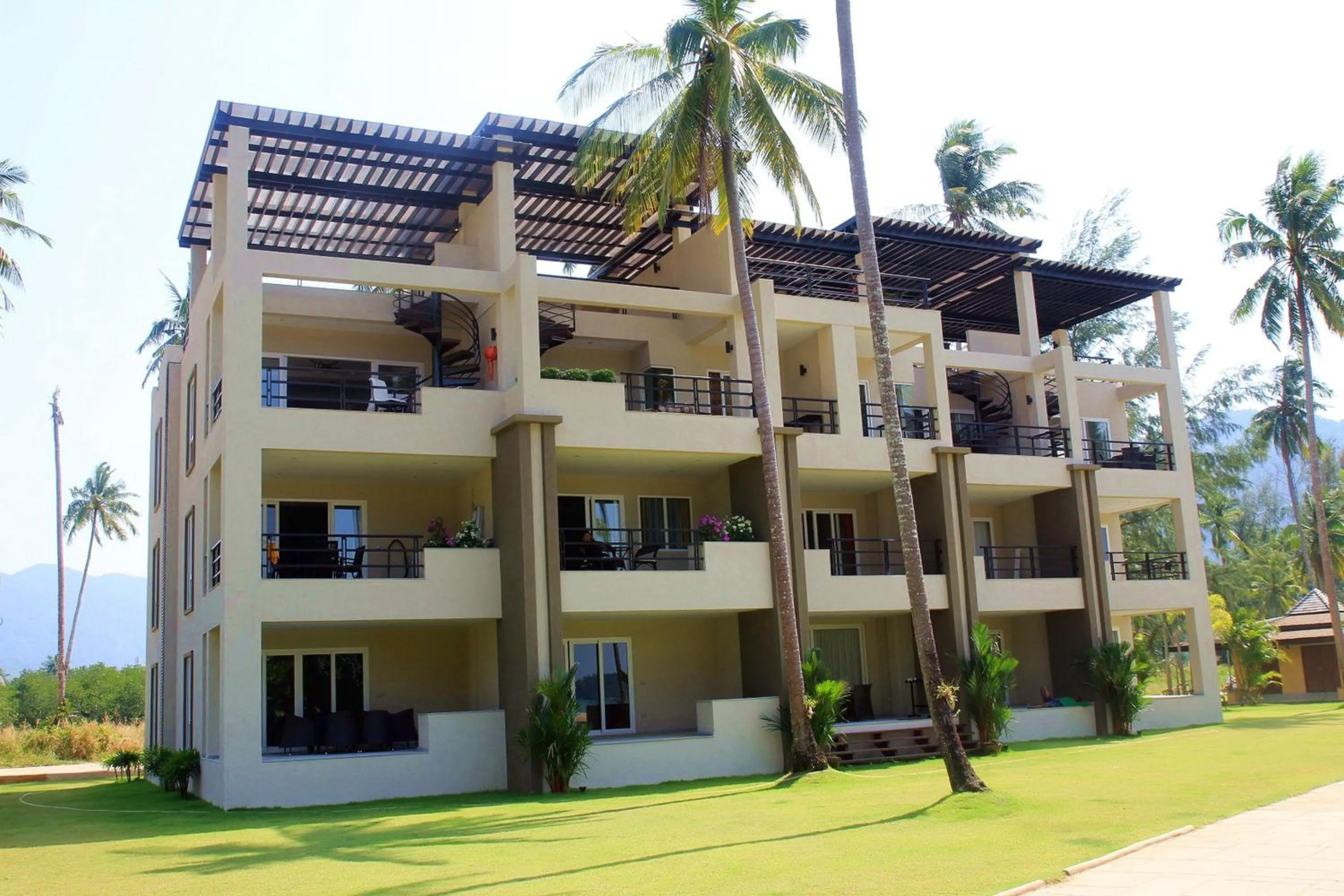 Property building in Siam Royal View Resort Apartments