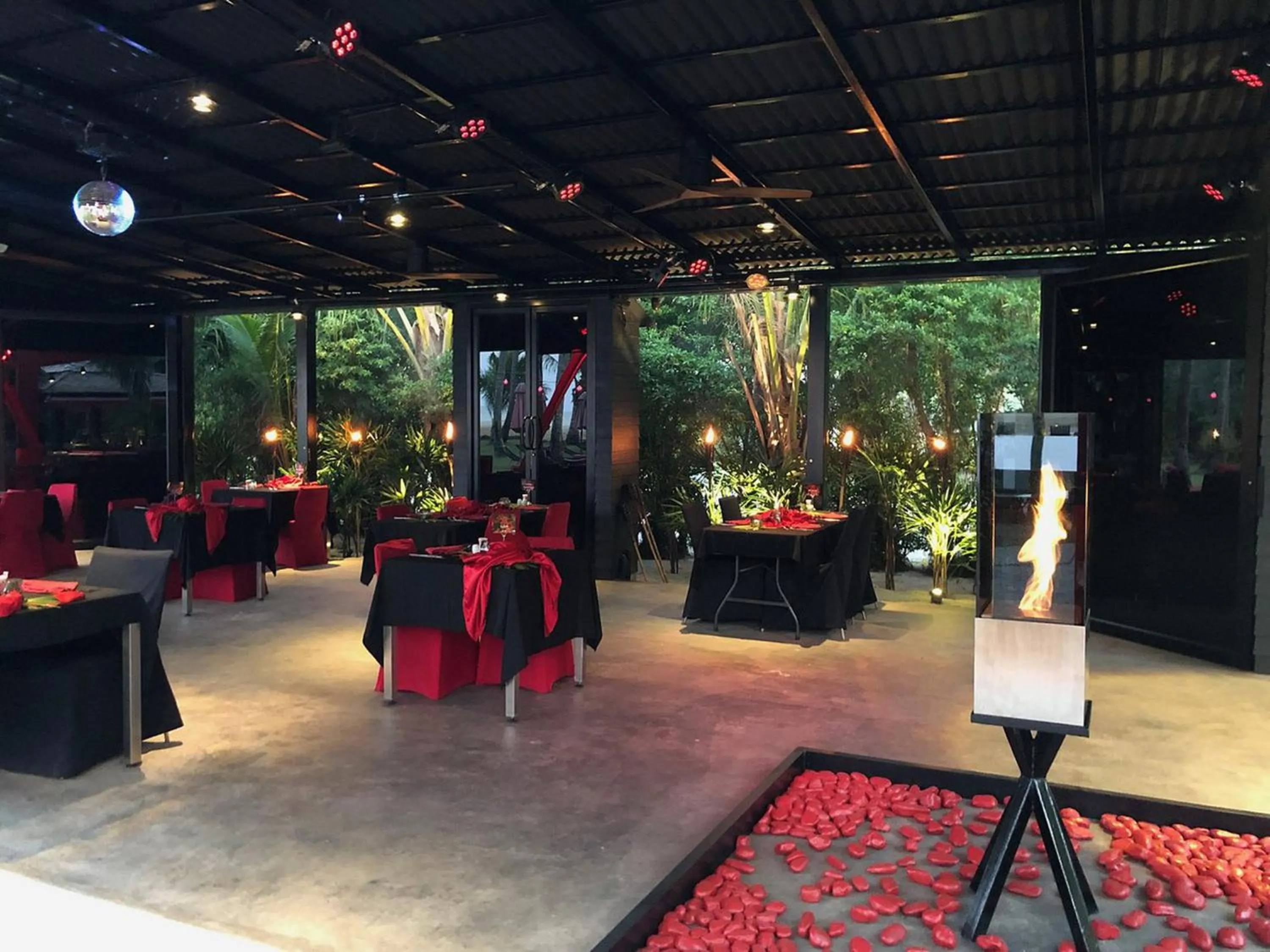 Restaurant/places to eat in Siam Royal View Resort Apartments