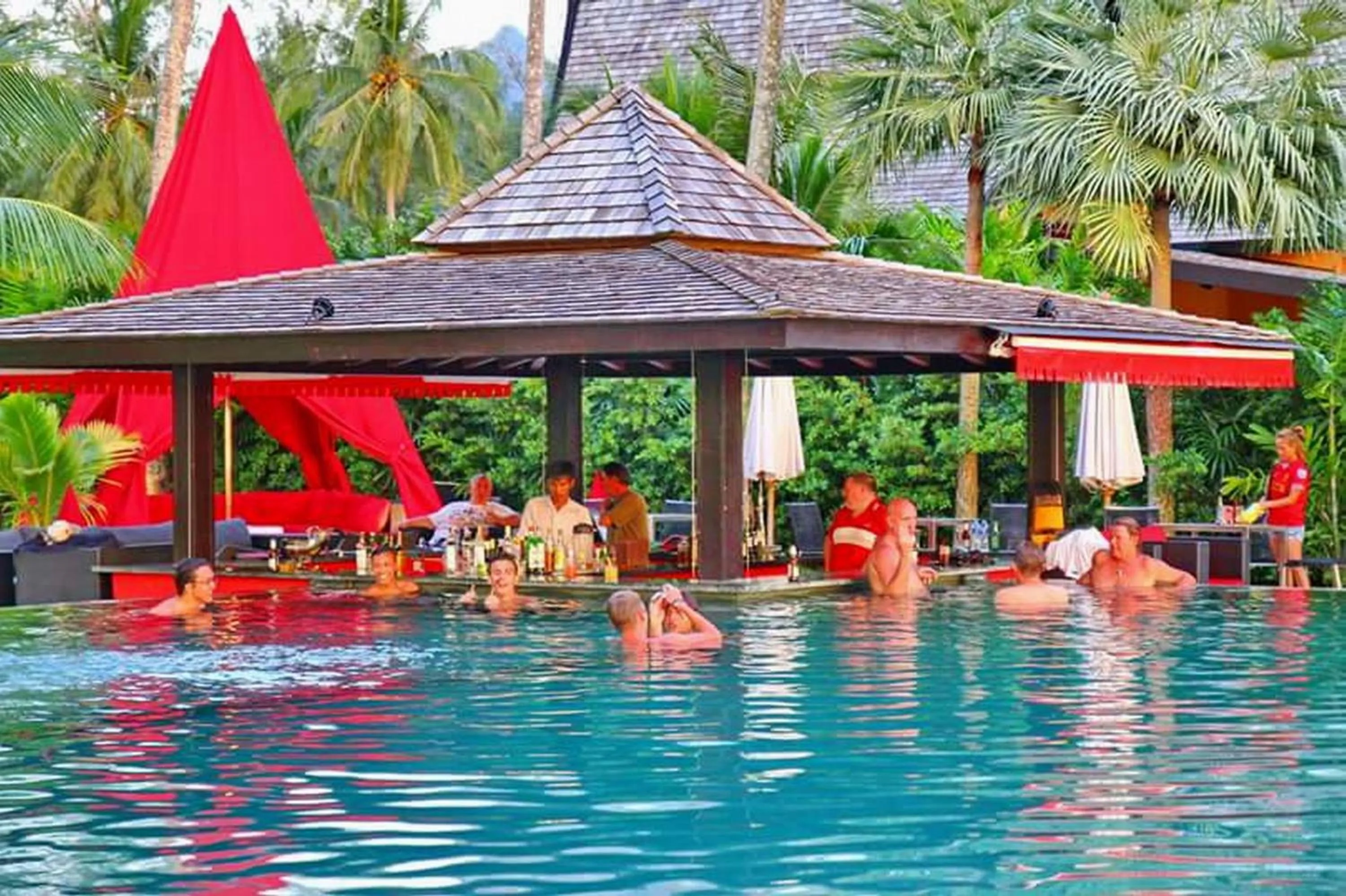 Swimming pool in Siam Royal View Resort Apartments