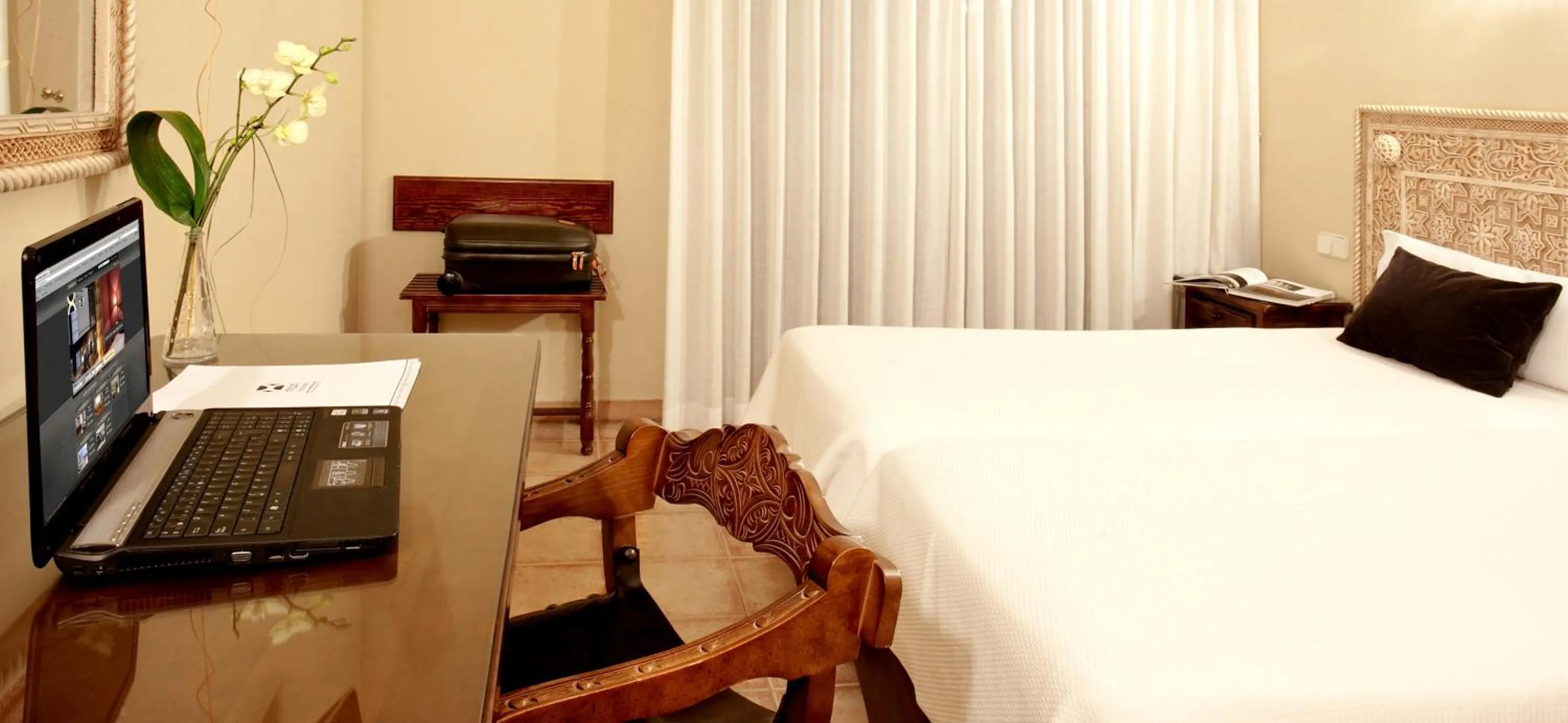 Photo of the whole room, Bed in Princesa Galiana by Maxi Hoteles