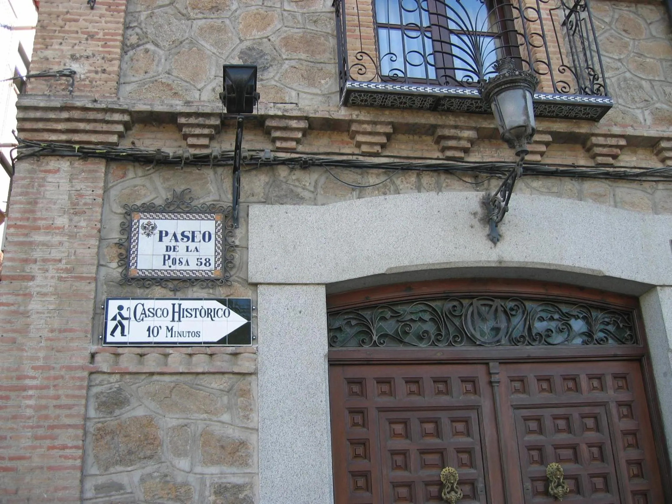 Facade/entrance in Princesa Galiana by Maxi Hoteles