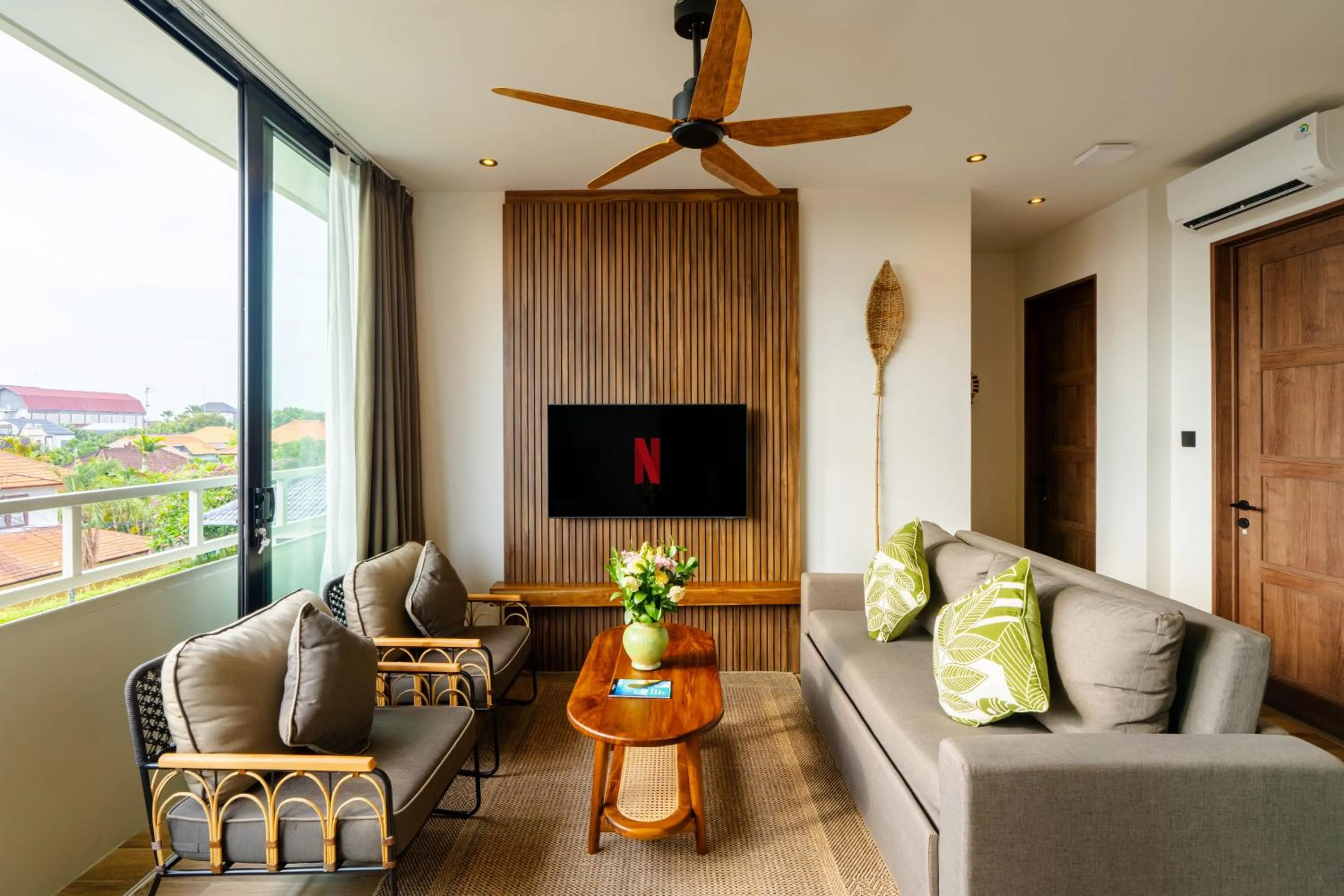 Communal lounge/ TV room in Avanya Luxury Apartment