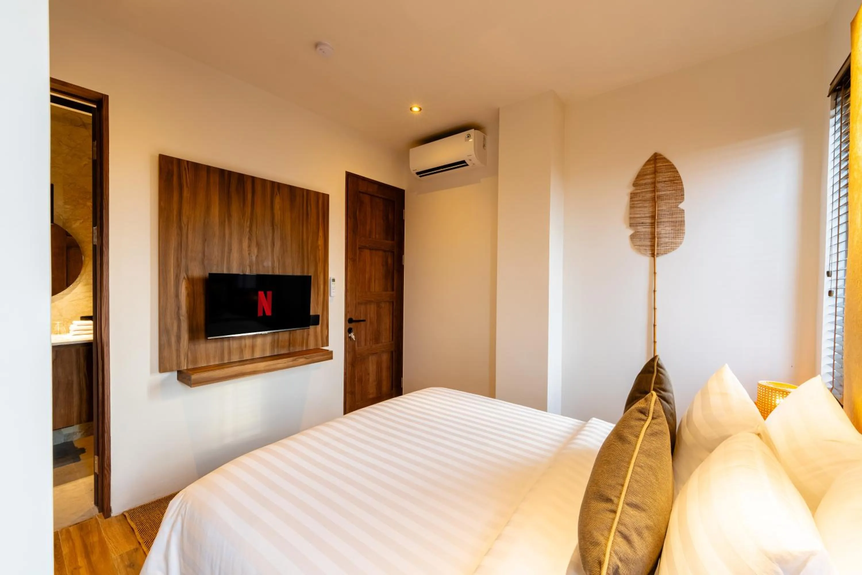Communal lounge/ TV room, Bed in Avanya Luxury Apartment
