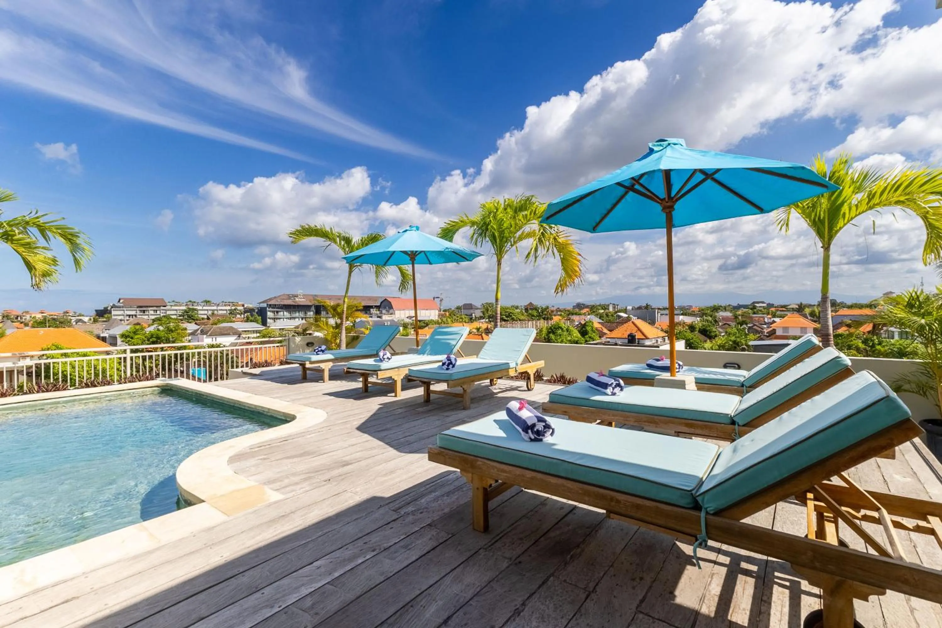 sunbed in Avanya Luxury Apartment