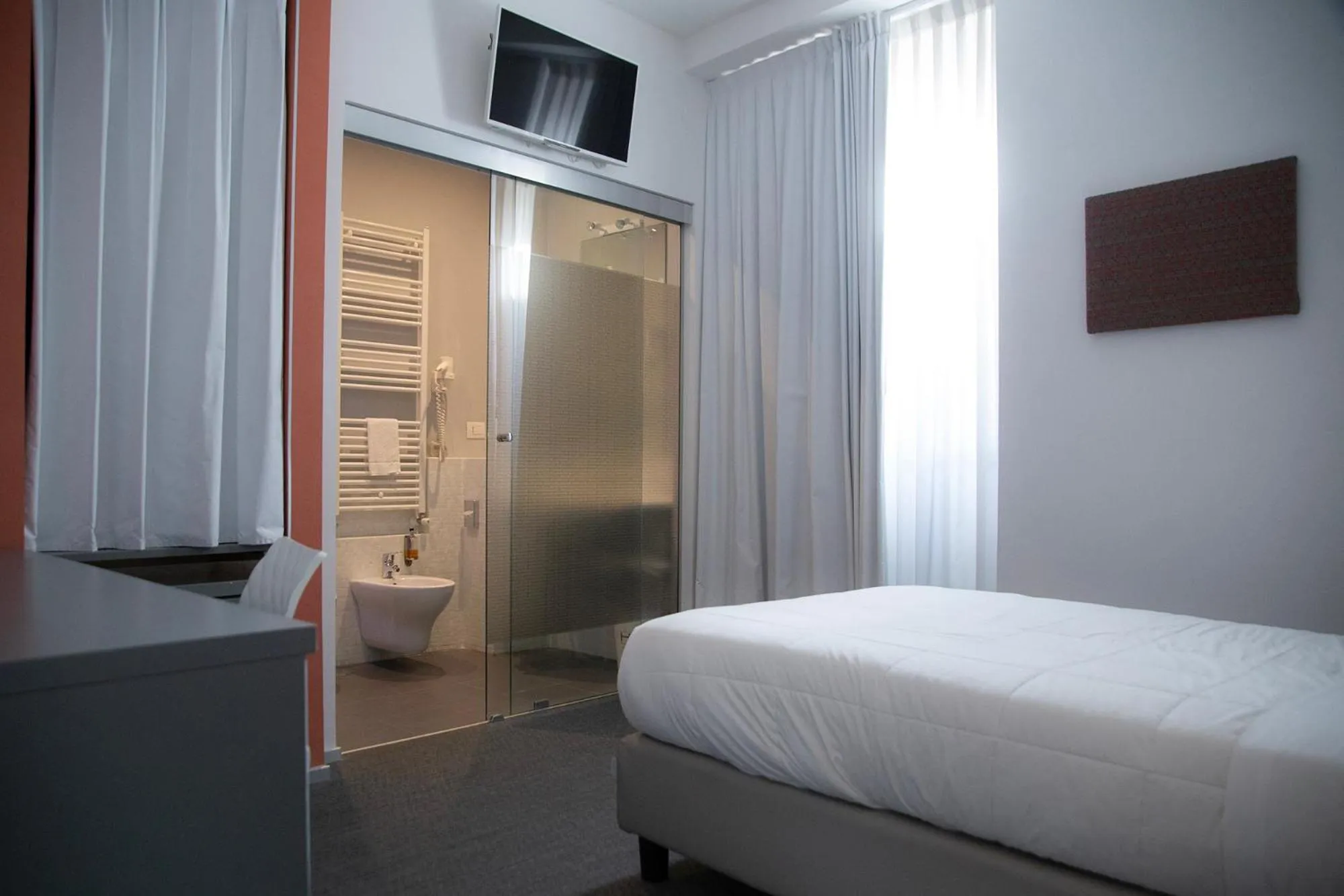 Bed in Executive Inn Boutique Hotel