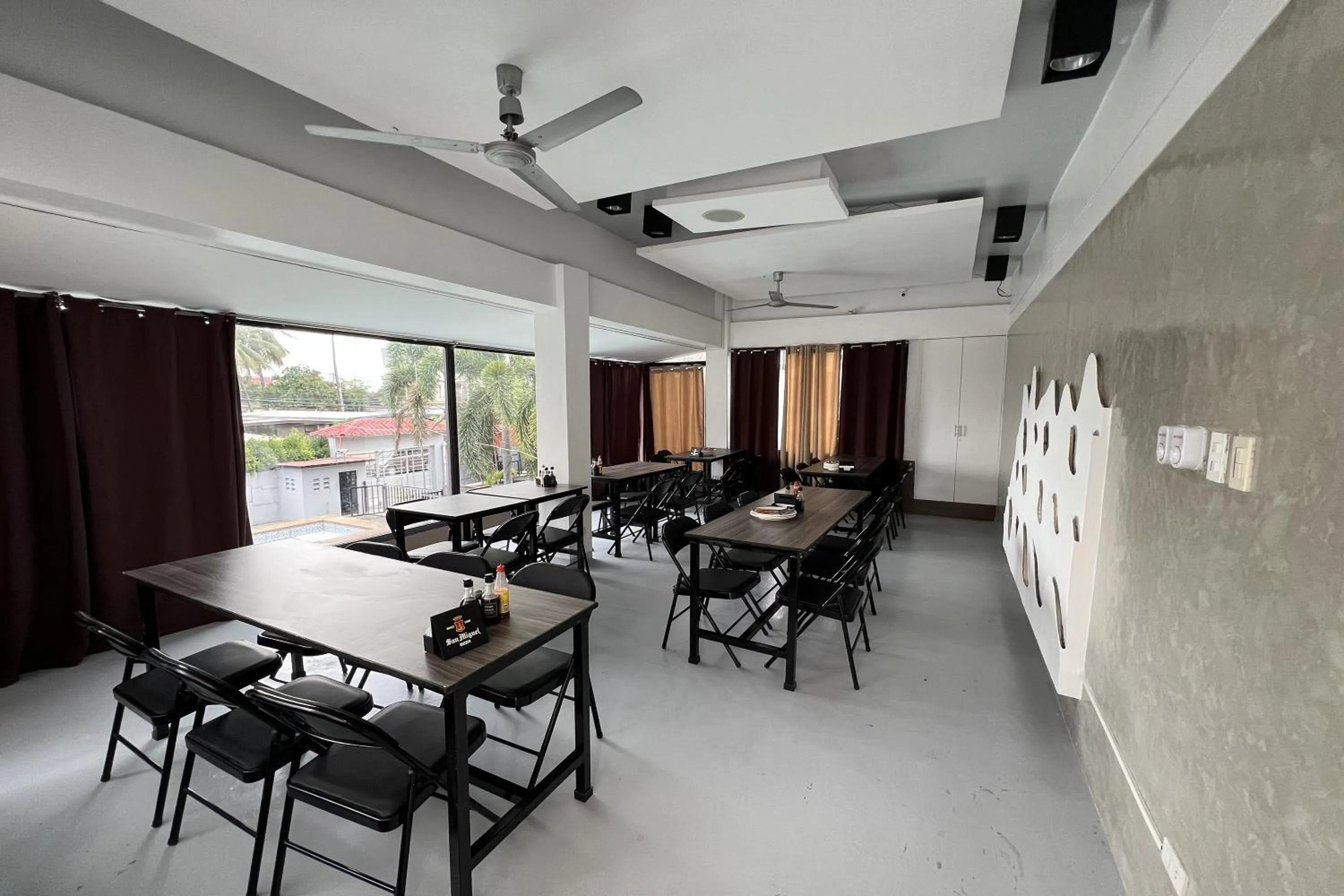 Restaurant/places to eat in At The Pad Hotel and Resort