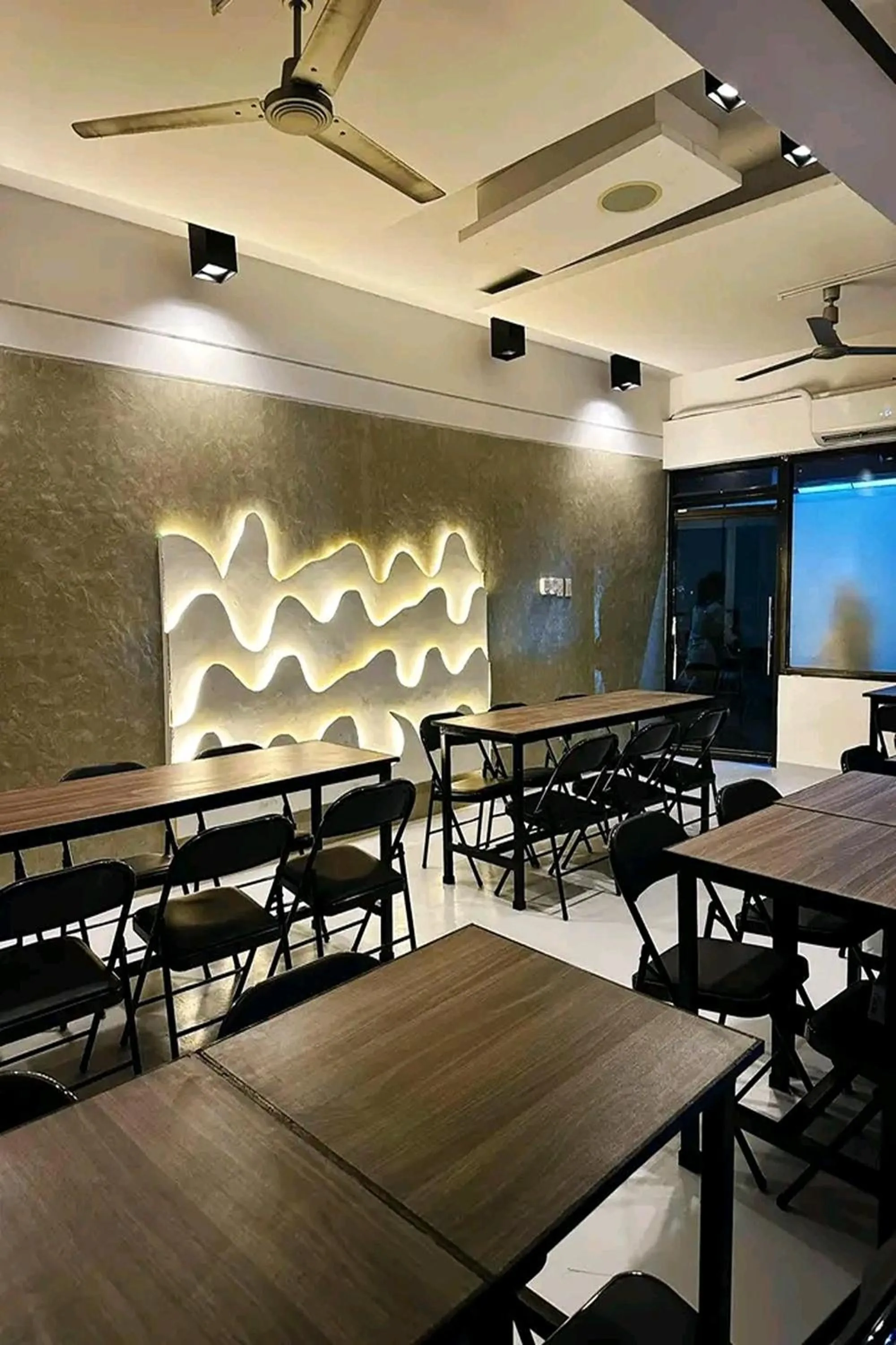 Restaurant/places to eat in At The Pad Hotel and Resort