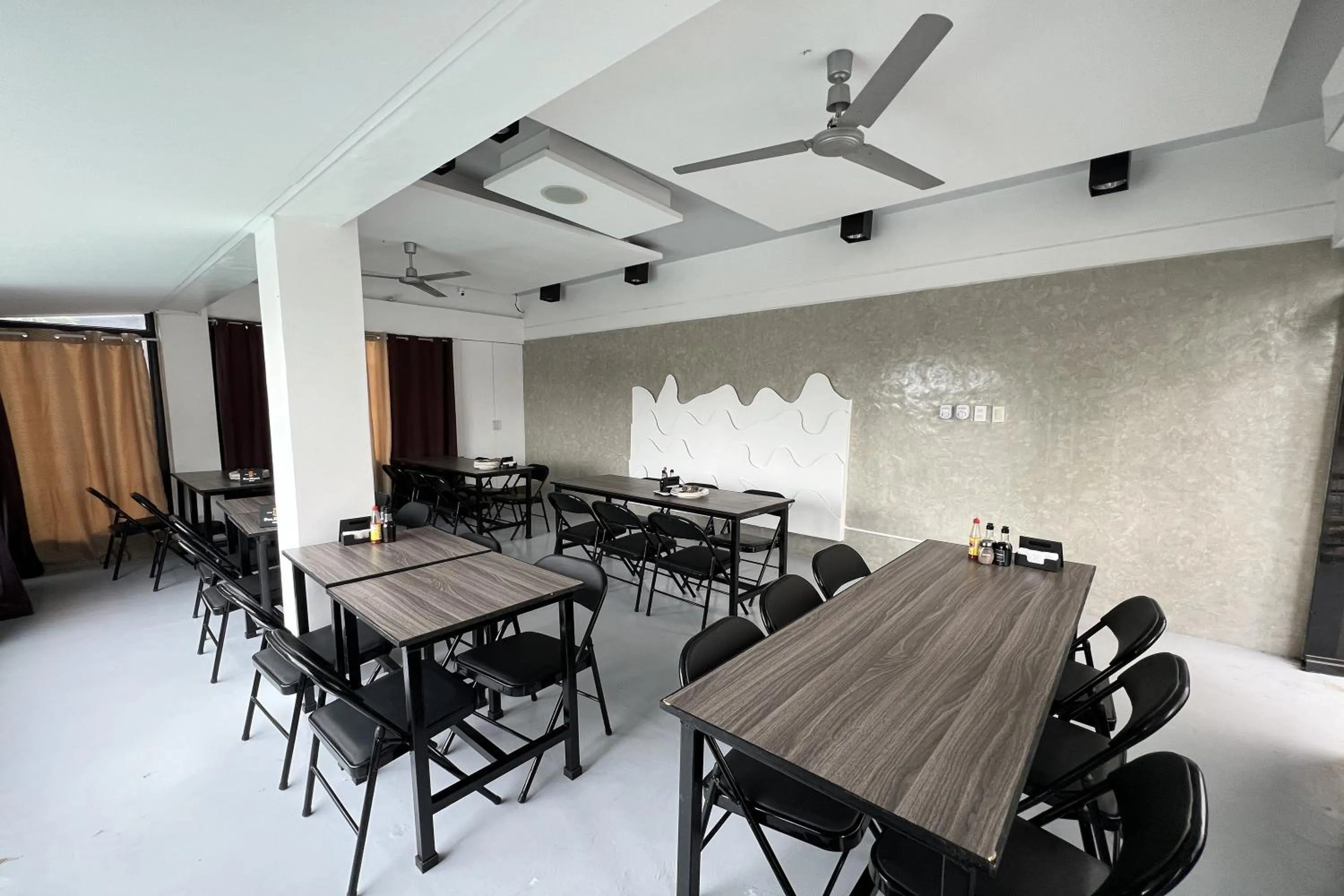 Restaurant/places to eat in At The Pad Hotel and Resort