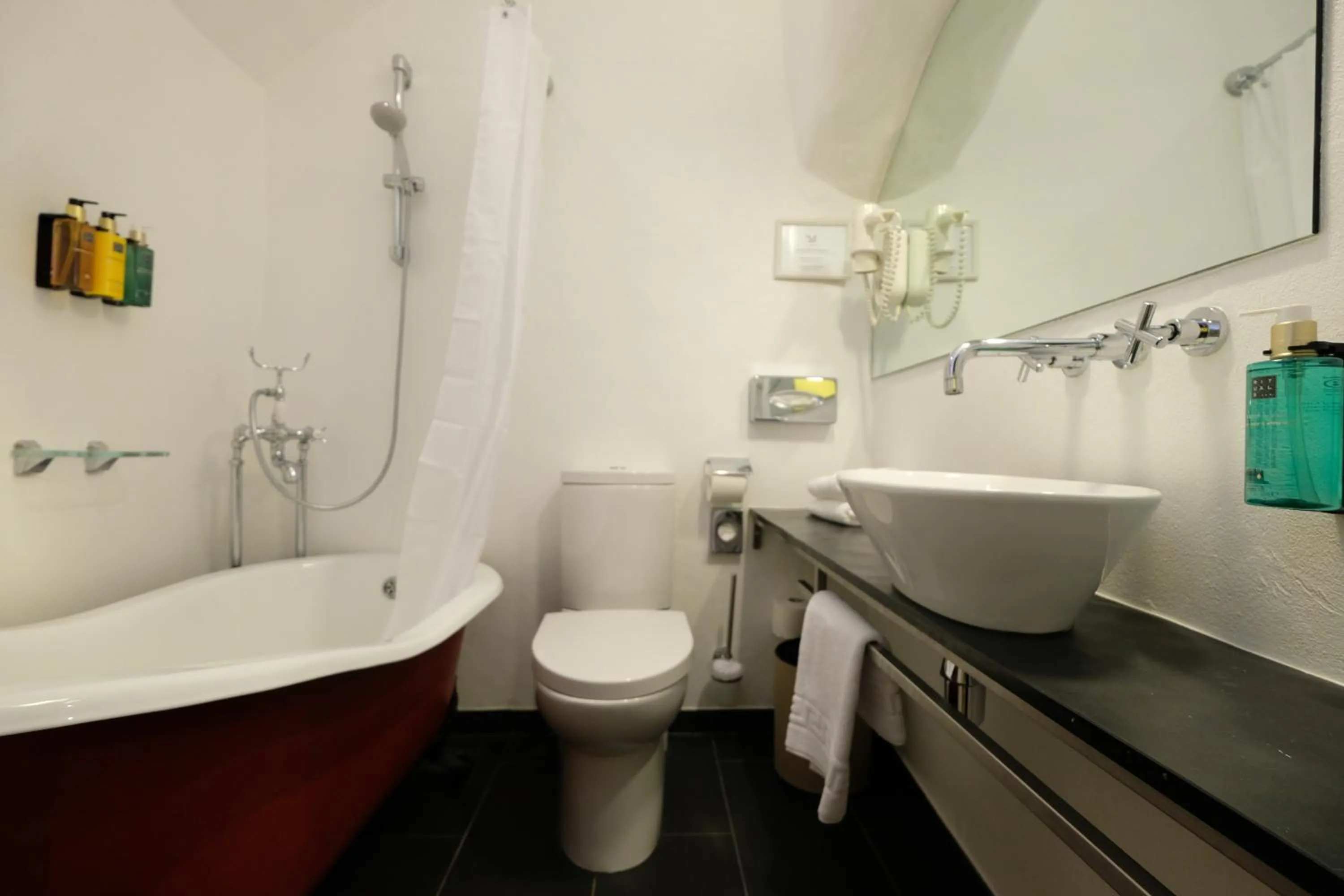 Toilet in The Three Sisters Hotel