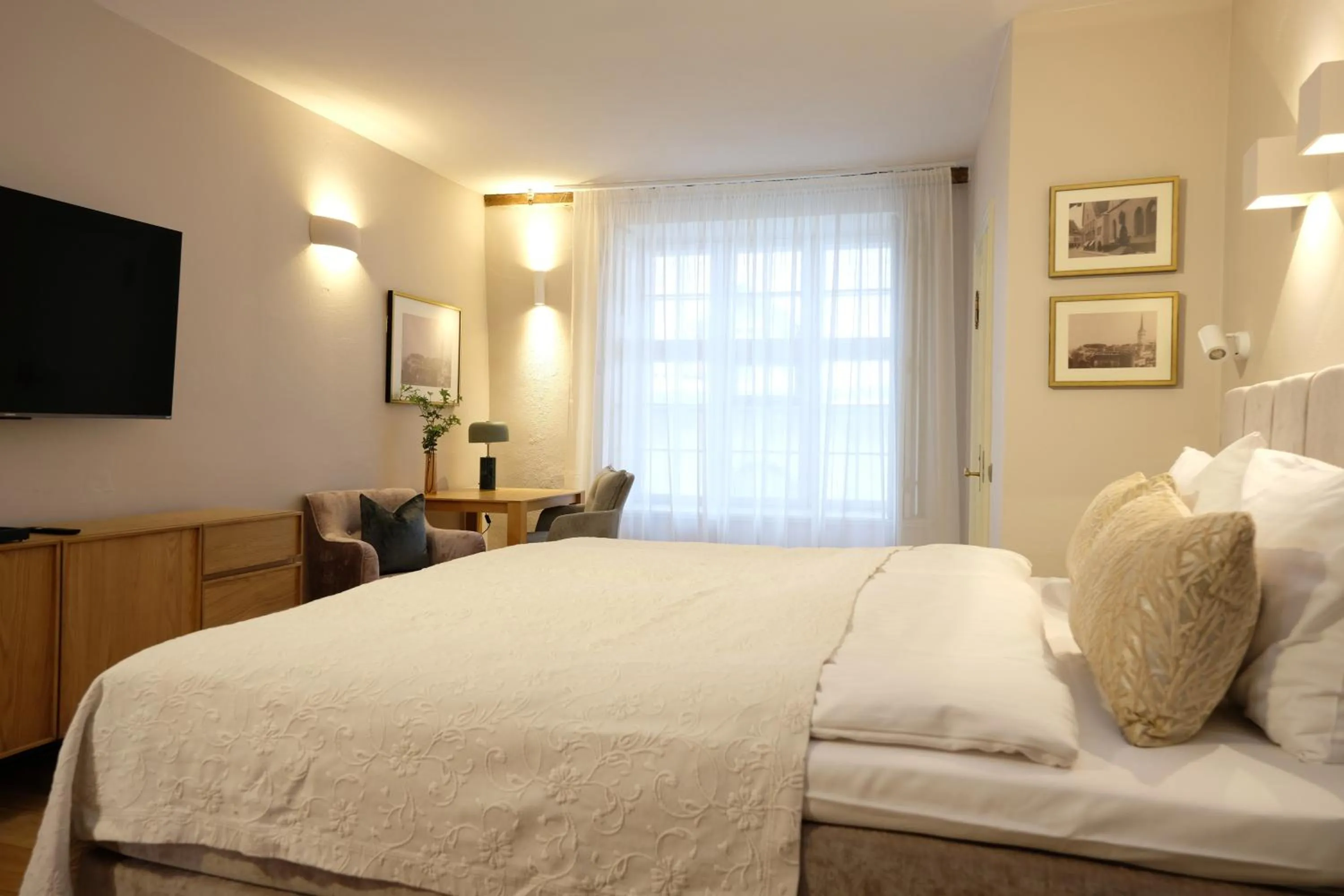 Photo of the whole room, Bed in The Three Sisters Hotel