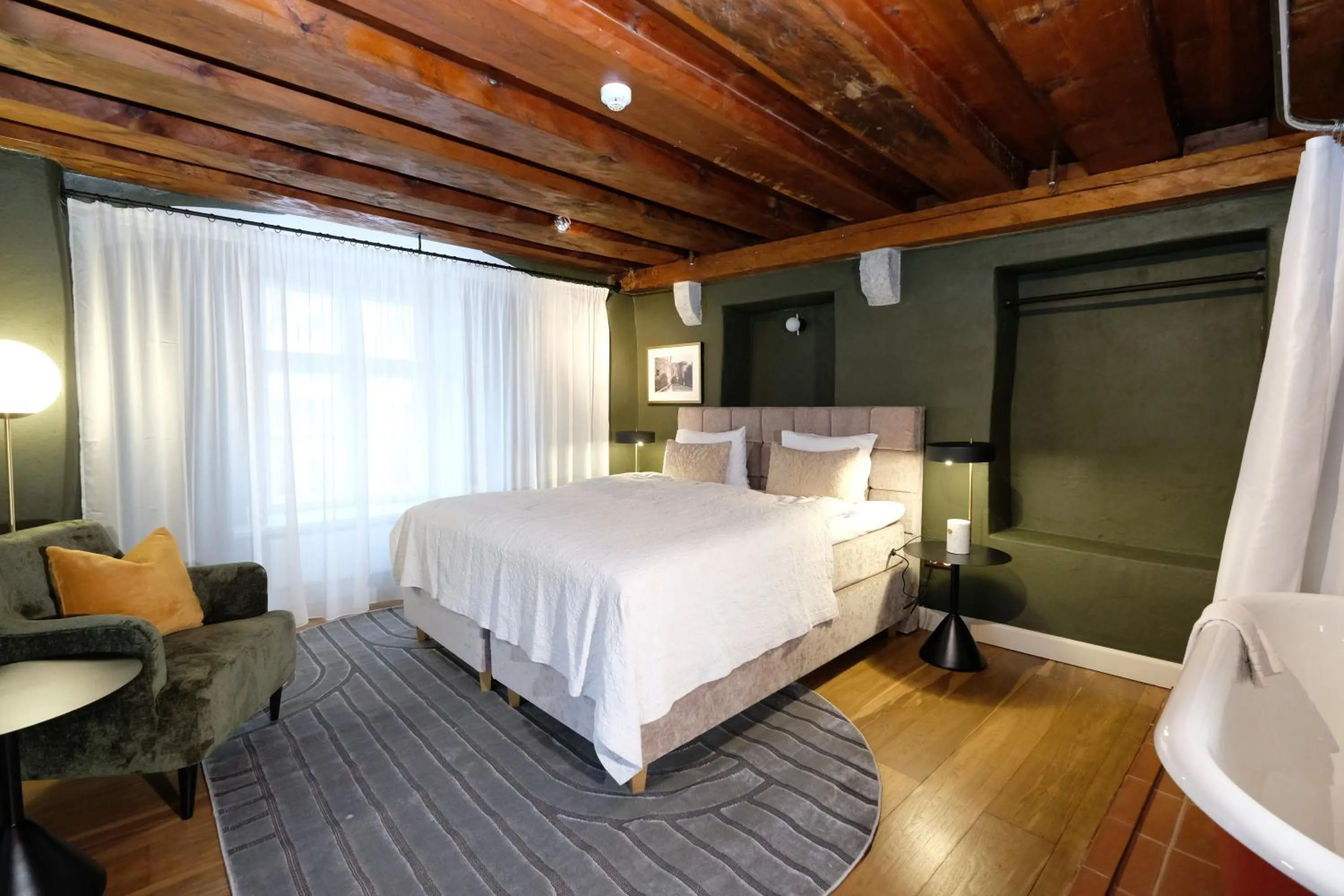 Bedroom, Bed in The Three Sisters Hotel