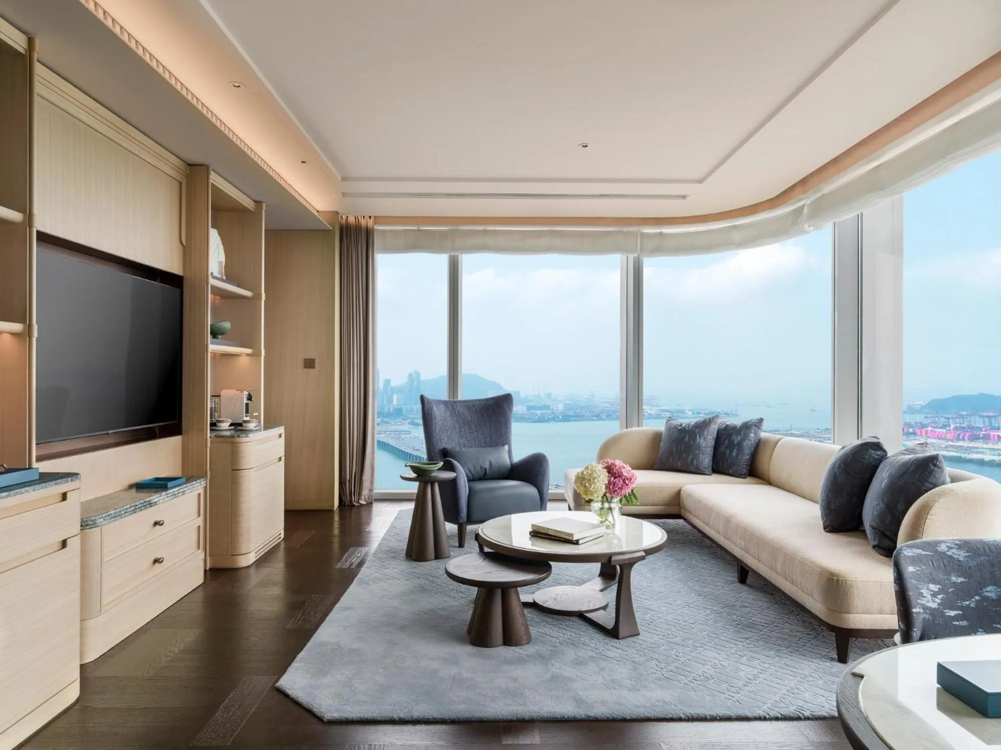 Living room in The St. Regis Shenzhen Bao'an