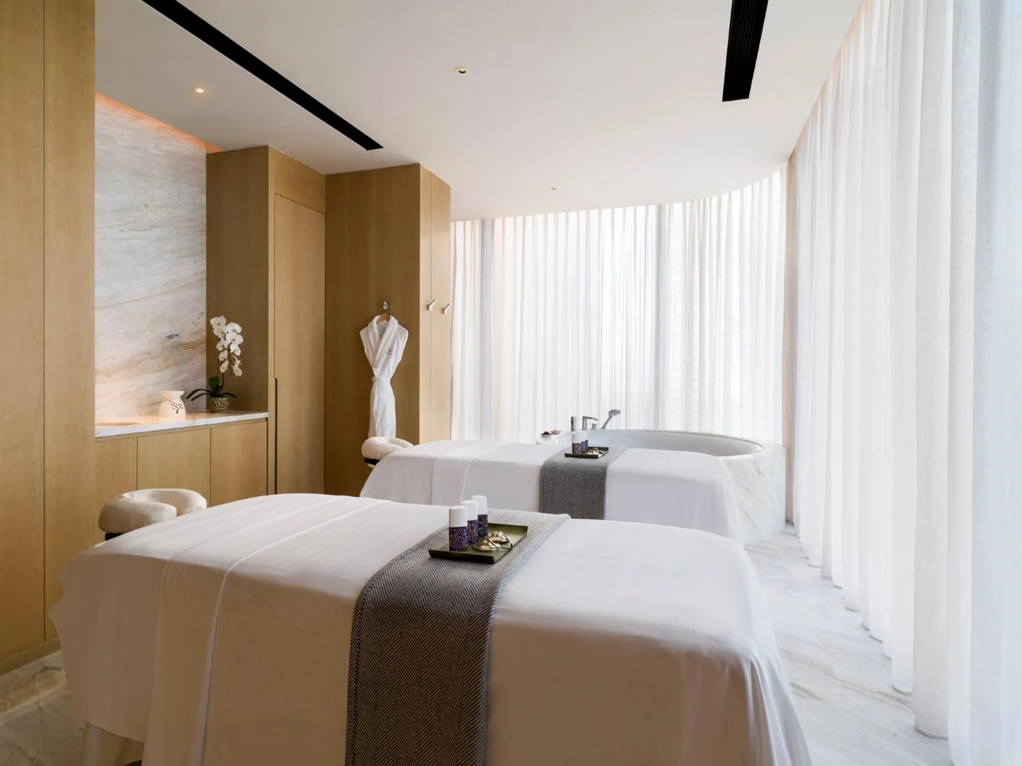 Spa and wellness centre/facilities, Bed in The St. Regis Shenzhen Bao'an