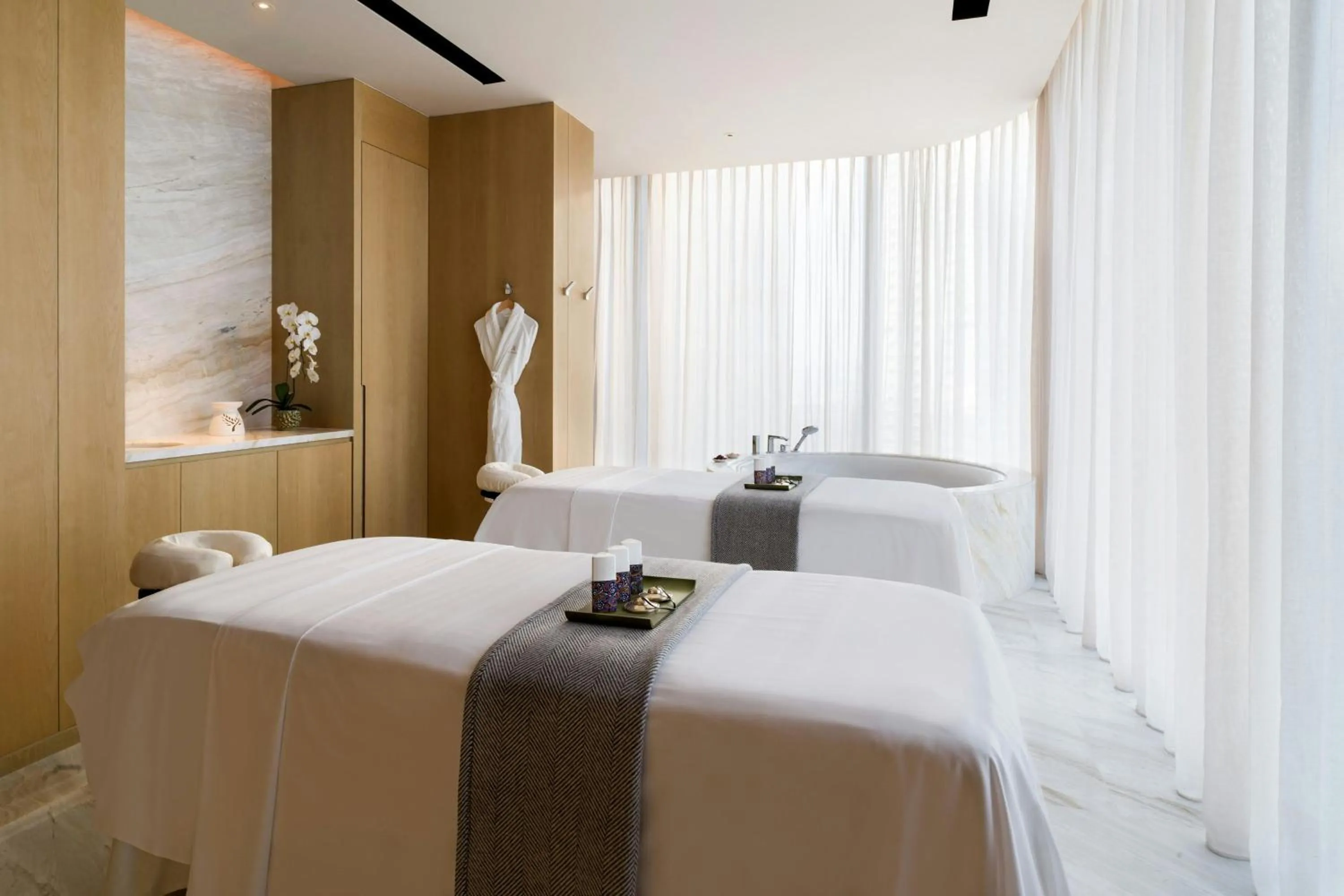 Spa and wellness centre/facilities, Bed in The St. Regis Shenzhen Bao'an