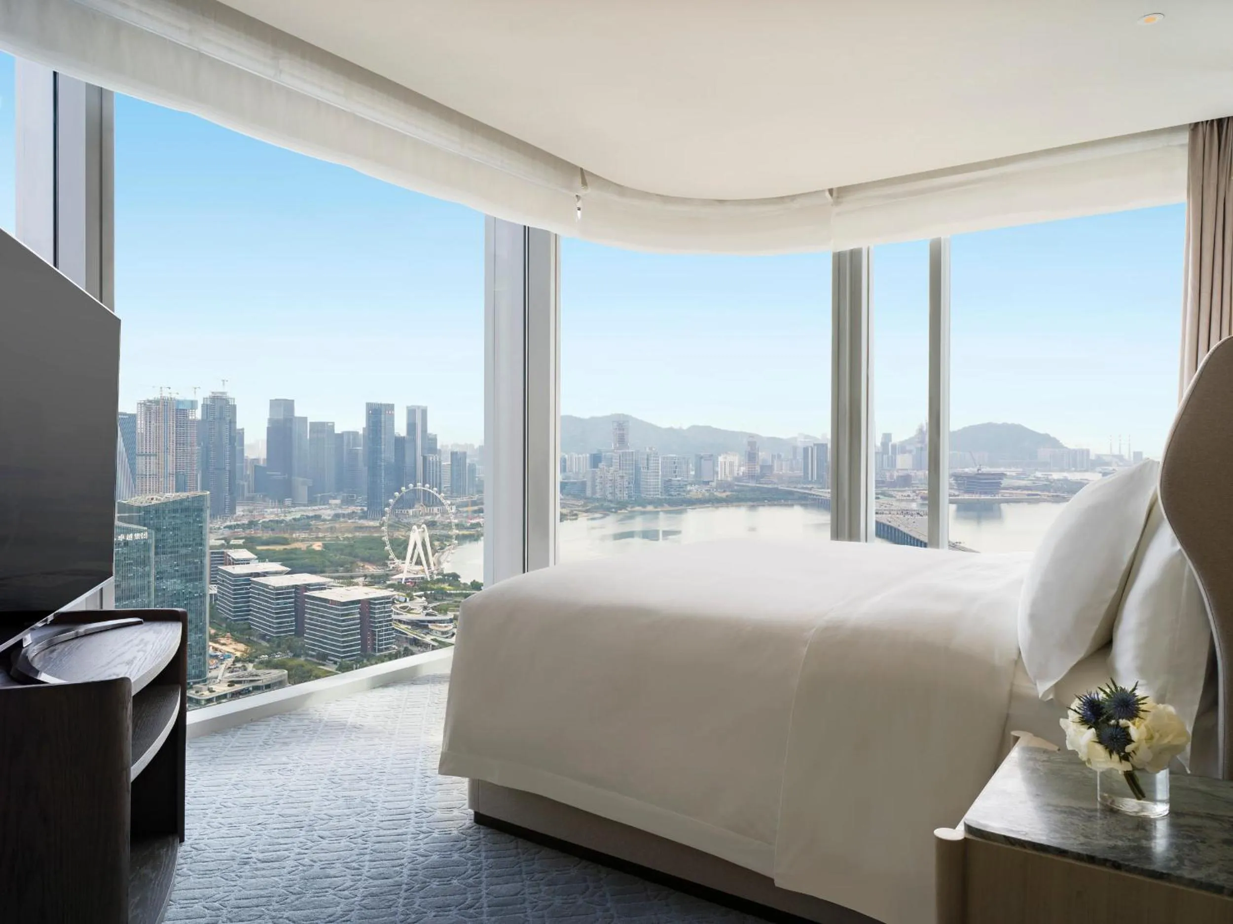 Bedroom, Bed in The St. Regis Shenzhen Bao'an