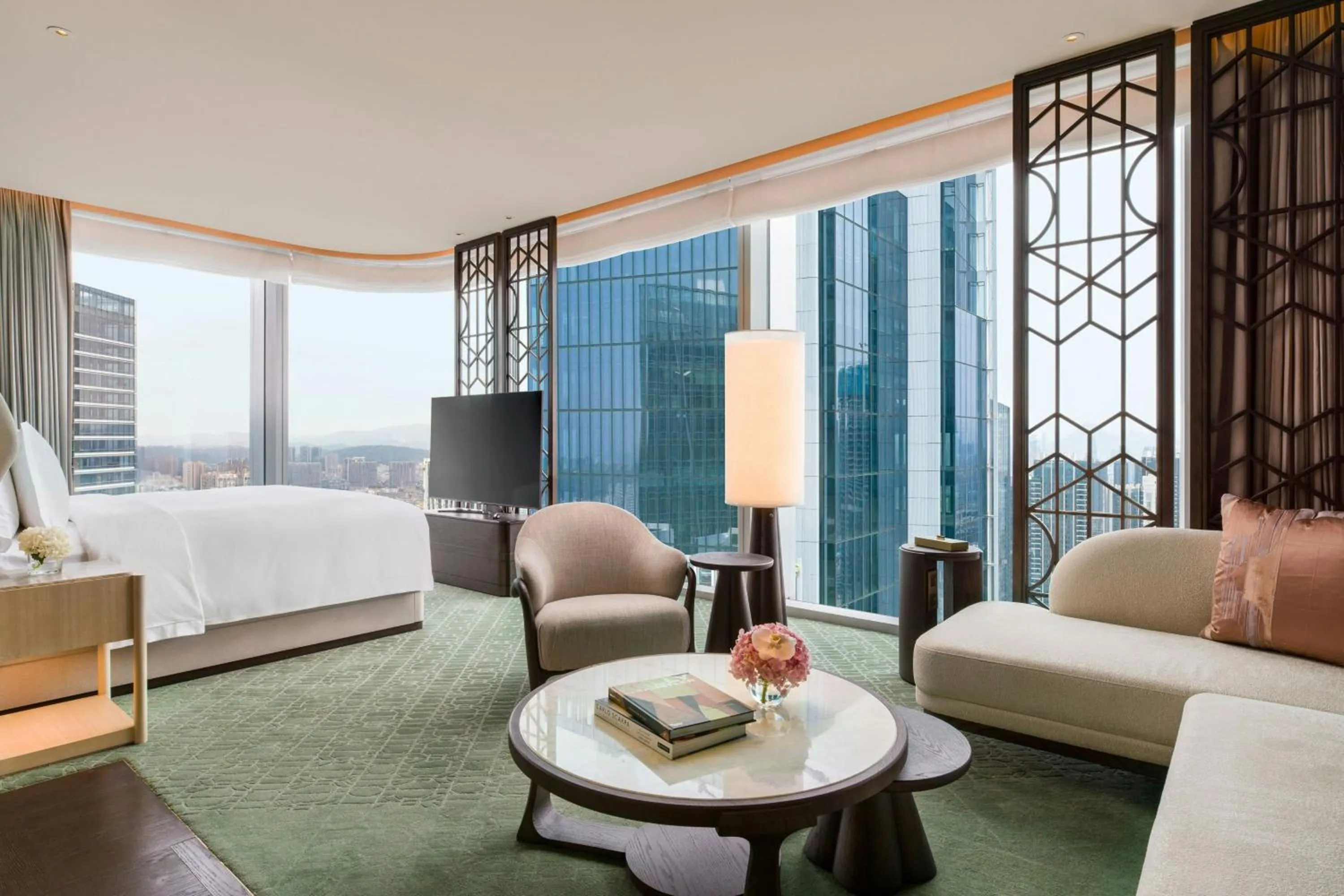 Photo of the whole room, Bed in The St. Regis Shenzhen Bao'an