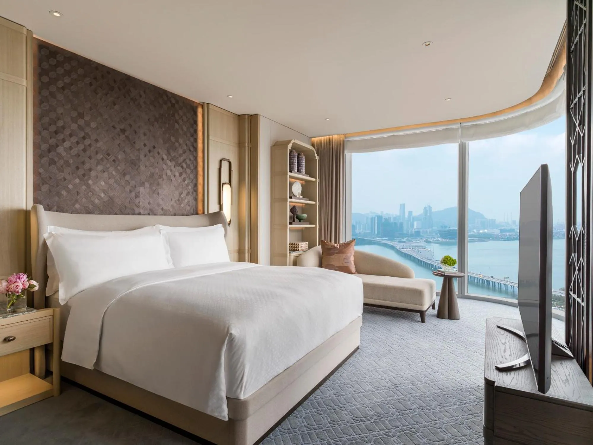 Bedroom, Bed in The St. Regis Shenzhen Bao'an