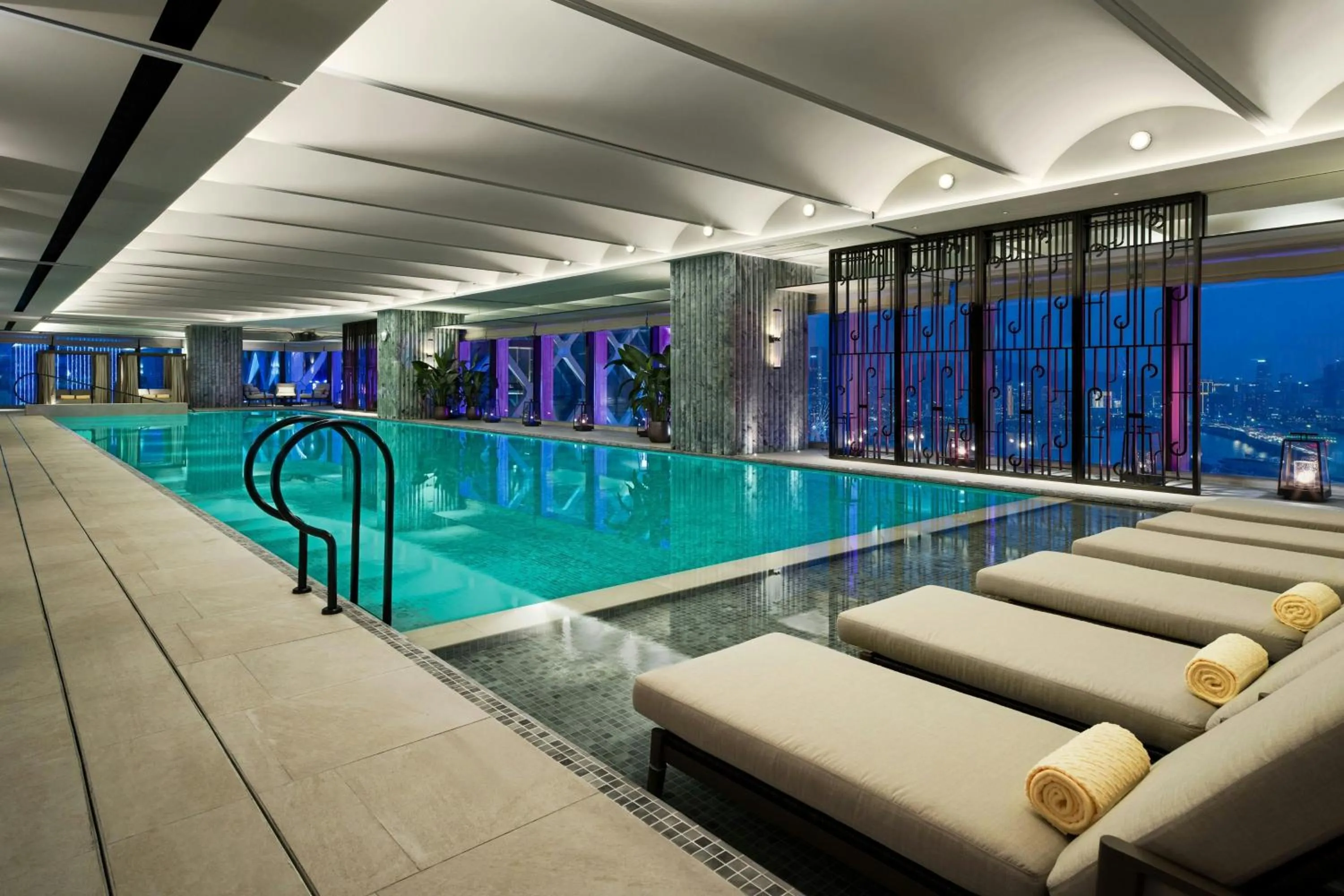 Swimming pool in The St. Regis Shenzhen Bao'an