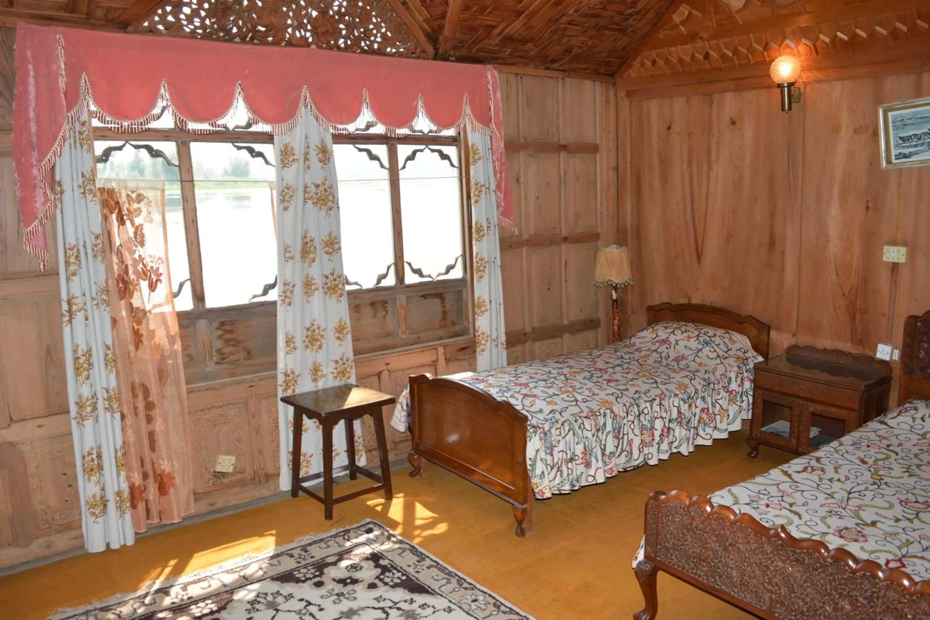 Bed in Kings Houseboats